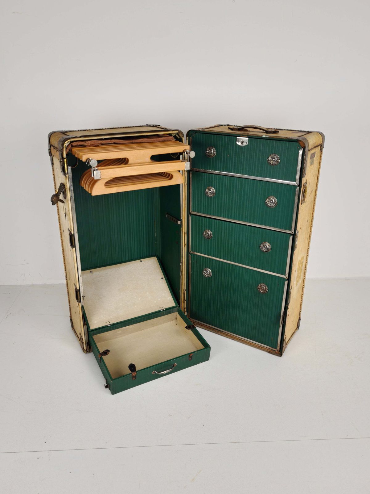 1930s Wardrobe Steamer Trunk By Hartmann – Goat Skin Chest photo vintage