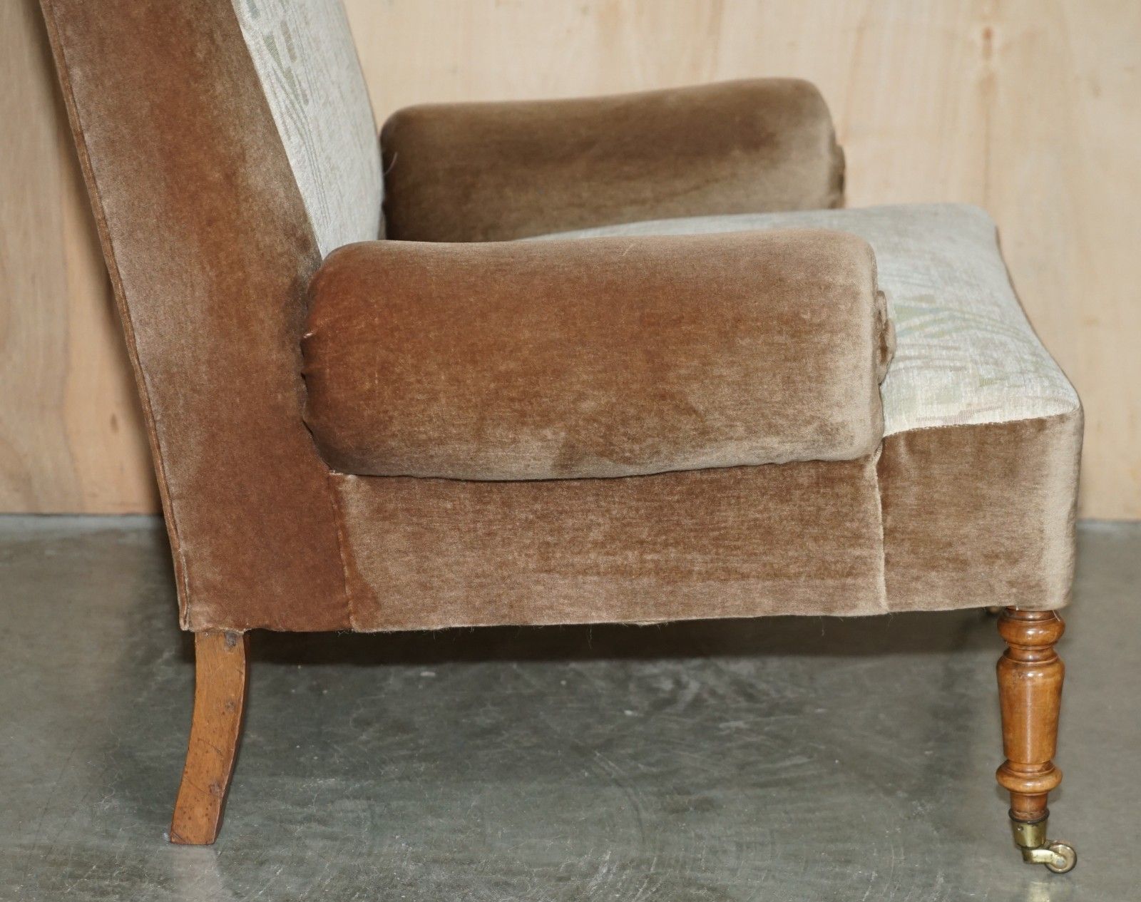 photo vinterior Pair Of Antique Edwardian 1910 Walnut Framed Brass Castors Bolster Arm Armchairs