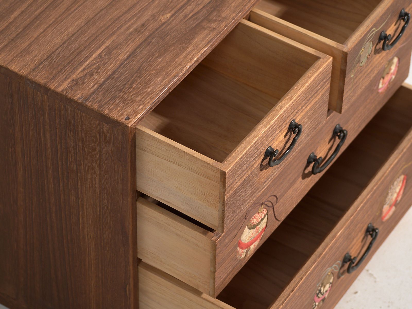 Japanese Paulownia Drawer Cabinet – Showa Period (C.1950–1979) photo Furniture