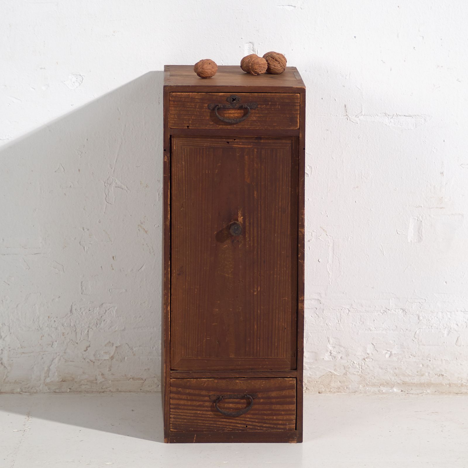 photo furniture Antique Japanese Cedar Cabinet With Door And Drawers – Taishō / Early Showa Period (C.1912 1945)