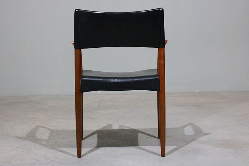 E. Larsen & Ab Madsen Armchair In Teak. photo vinterior