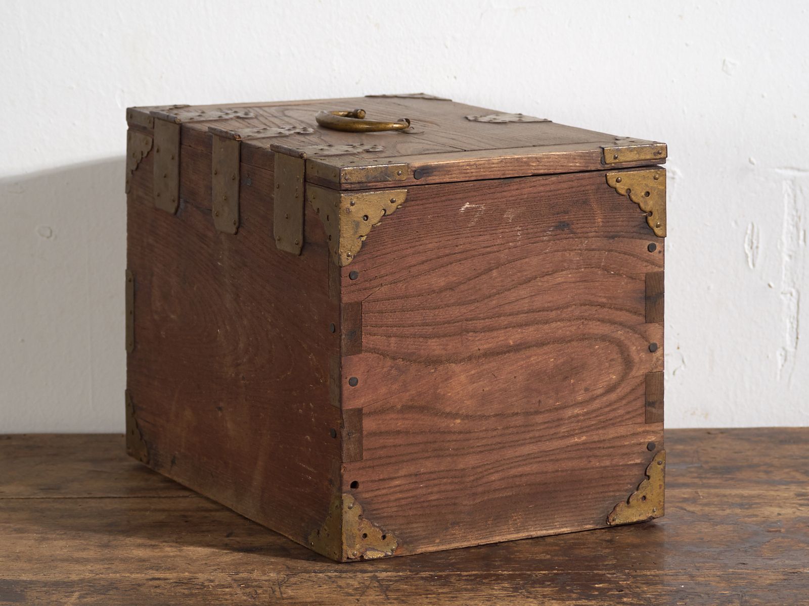 photo vinterior Antique Japanese Storage Box With Drawers And Hinged Lid – Early Showa Period (C.1928)