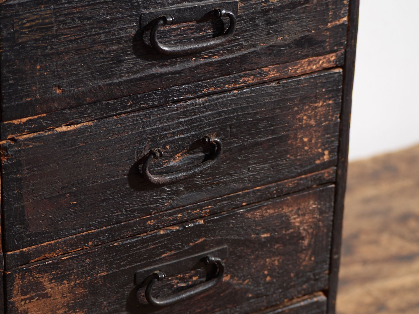 photo furniture Japanese Vertical Ko Dansu With Five Drawers In Paulownia And Japanese Cedar, Taishō–Early Showa Period, Circa 1912–1945