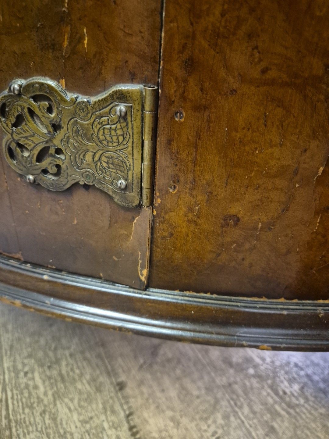 photo vintage Early 20thc Burr Walnut Demi Lune Side Cocktail Drinks Cabinet By G & F