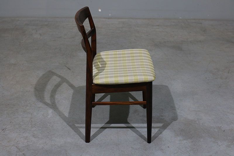 Set Of 4 Henning Kjaernulf Chairs In Rosewood. photo vintage