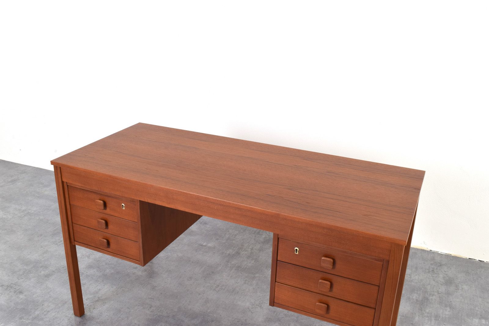 photo vintage Mid Century Danish Teak Desk From Domino Møbler, 1960s.