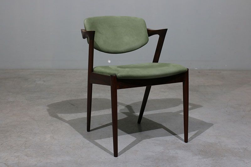 Set Of 4 Kai Kristiansen Model 42 Chairs In Rosewood. photo vinterior