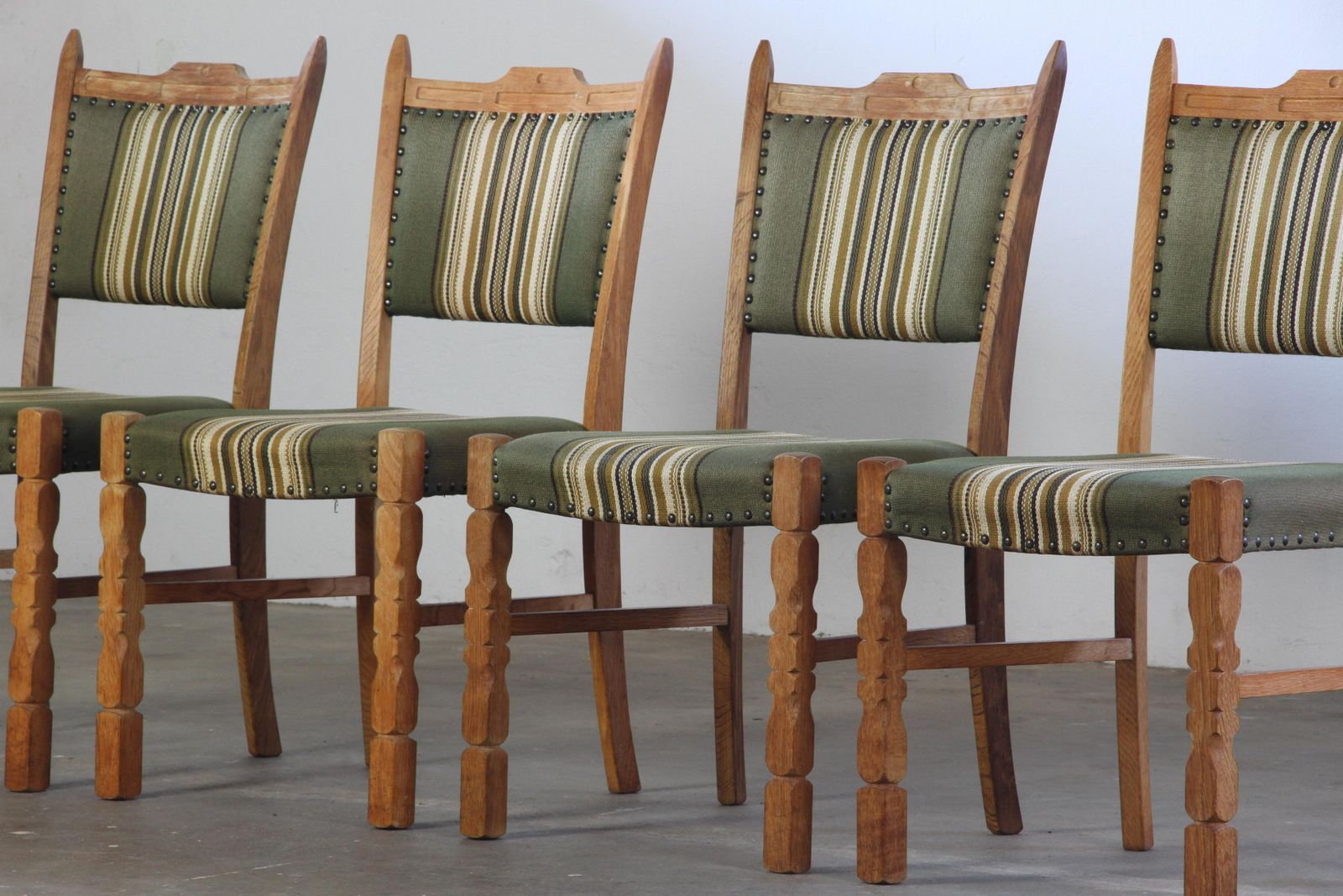 photo vinterior Vintage Danish Brutalist Oak Dining Chairs, Henning Kjærnulf Style, 1960s