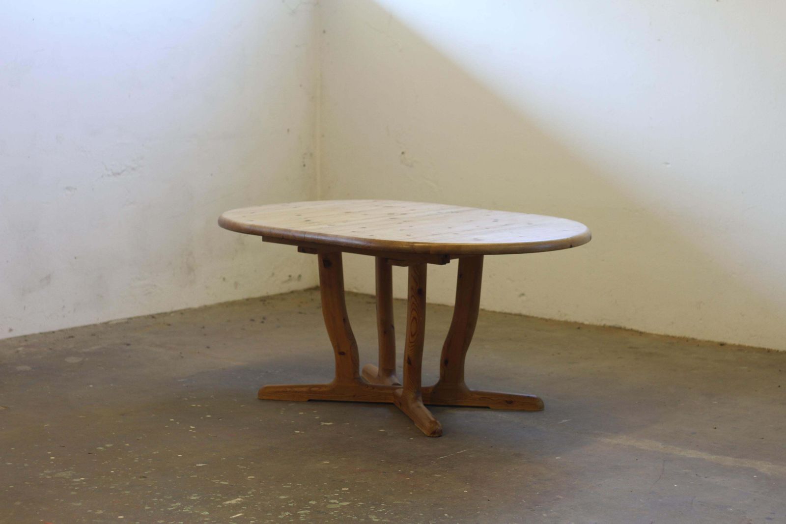 Rainer Daumiller Style Solid Extendable Pinewood Dining Table, 1980's Dyrlund photo furniture