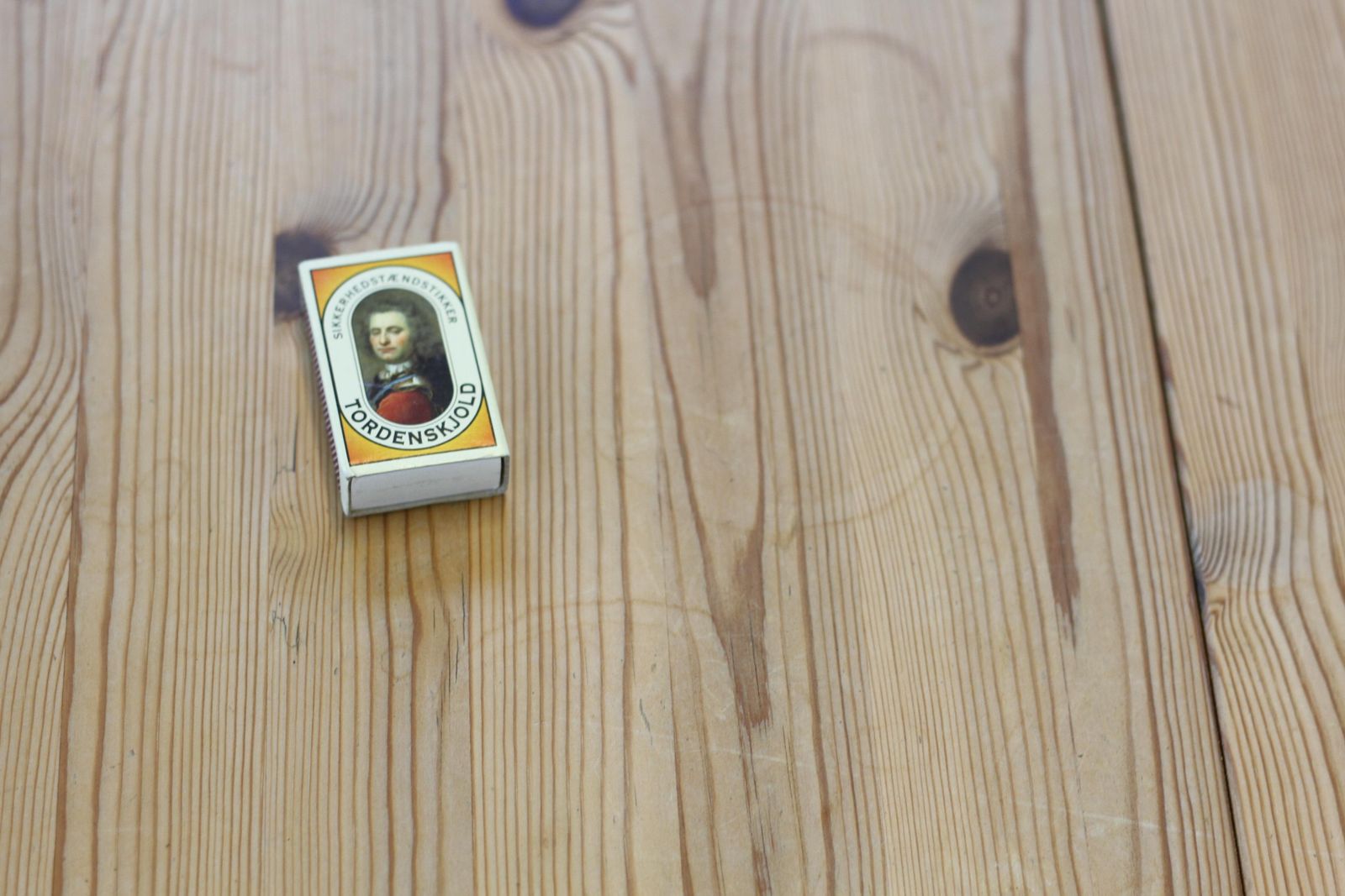 photo for sale Uitschuifbare eettafel van massief grenenhout in de stijl van Rainer Daumiller, ca. jaren 1980, Dyrlund