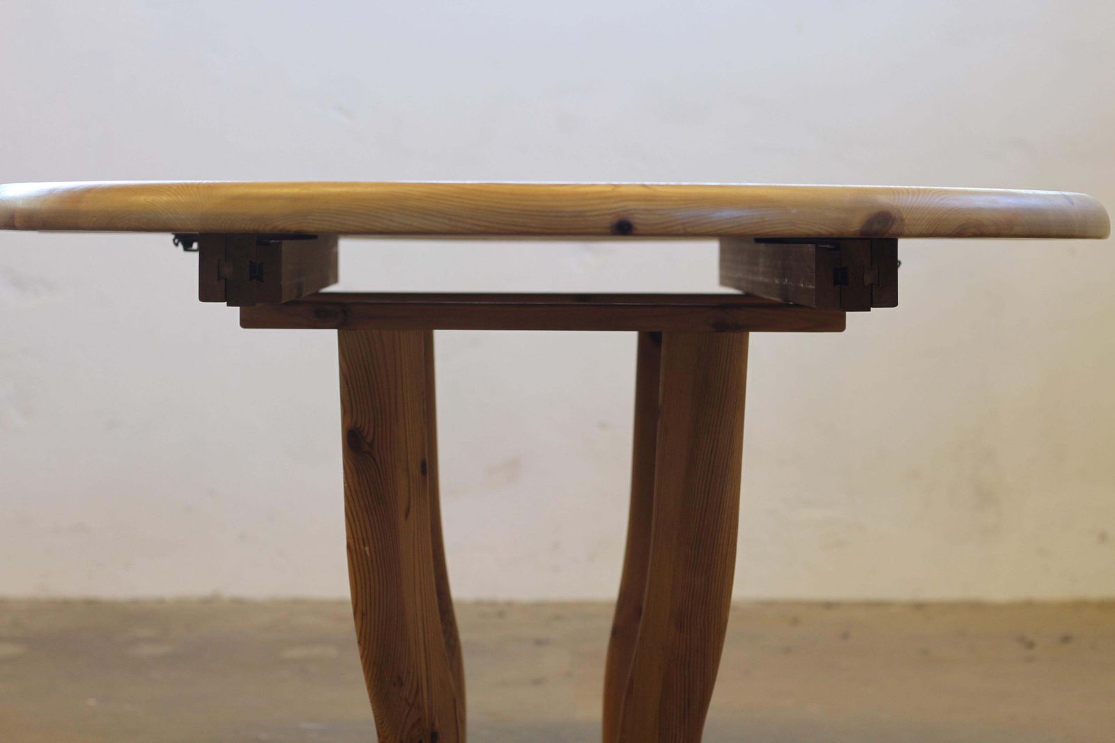 2117.0 Rainer Daumiller Style Solid Extendable Pinewood Dining Table, 1980's Dyrlund photo