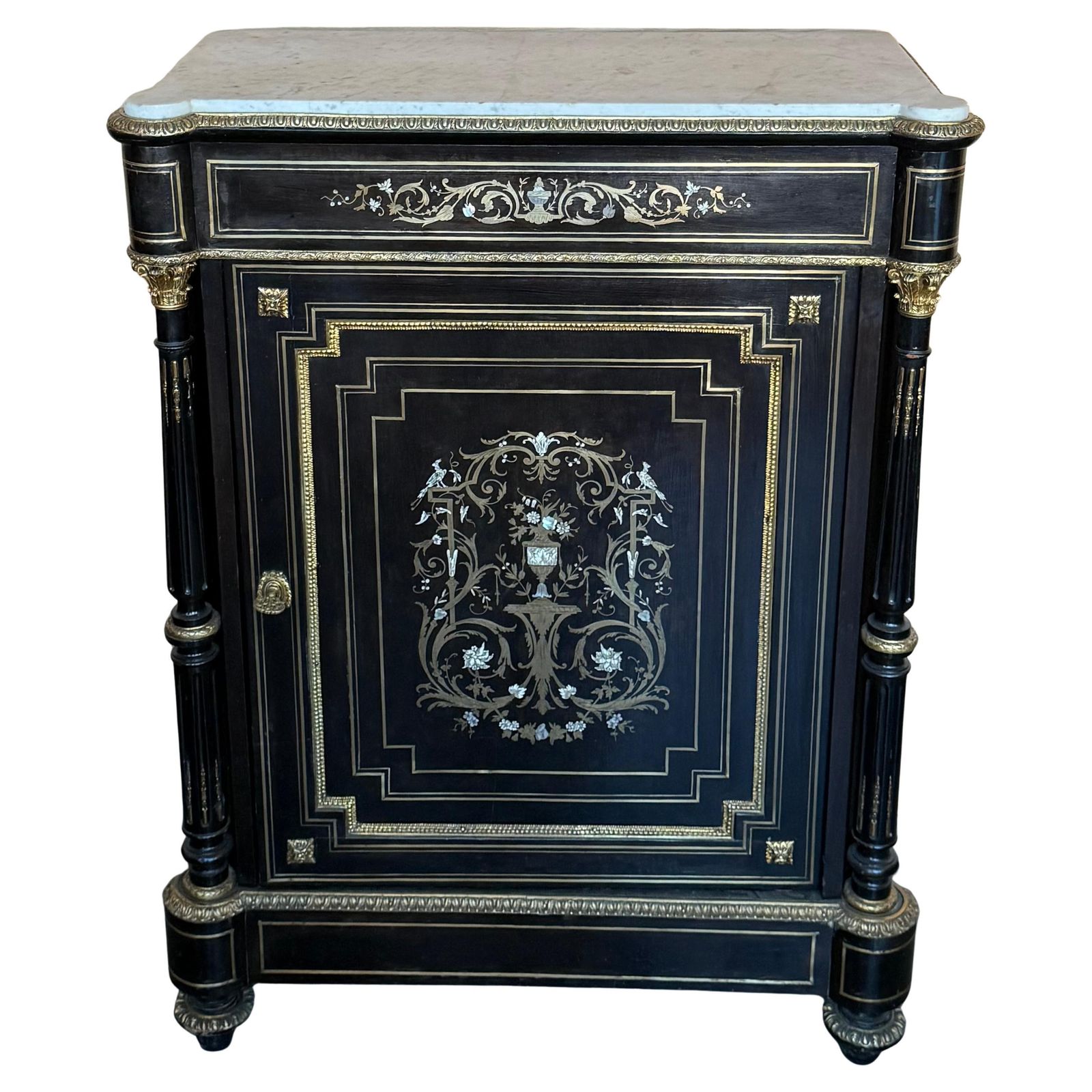 Cabinet français de style Napoléon III, XIXe siècle, avec incrustations métalliques