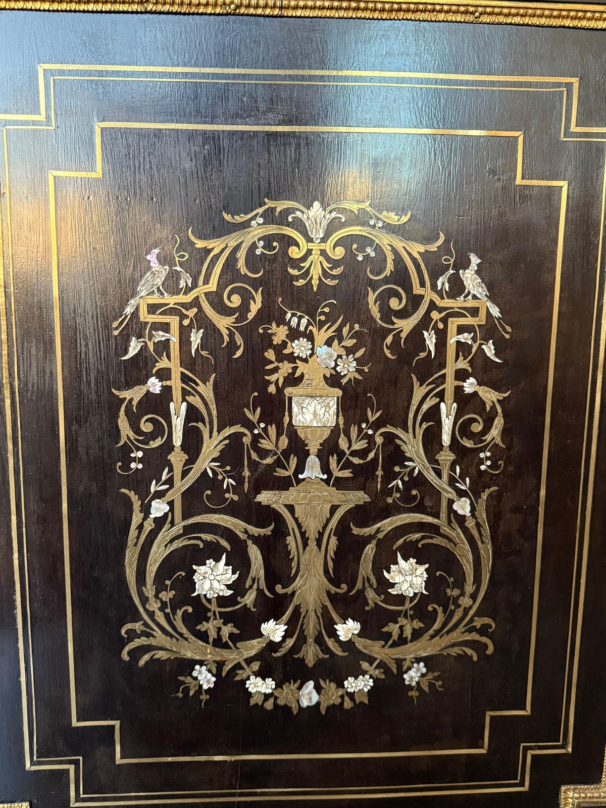 photo furniture Cabinet français de style Napoléon III, XIXe siècle, avec incrustations métalliques
