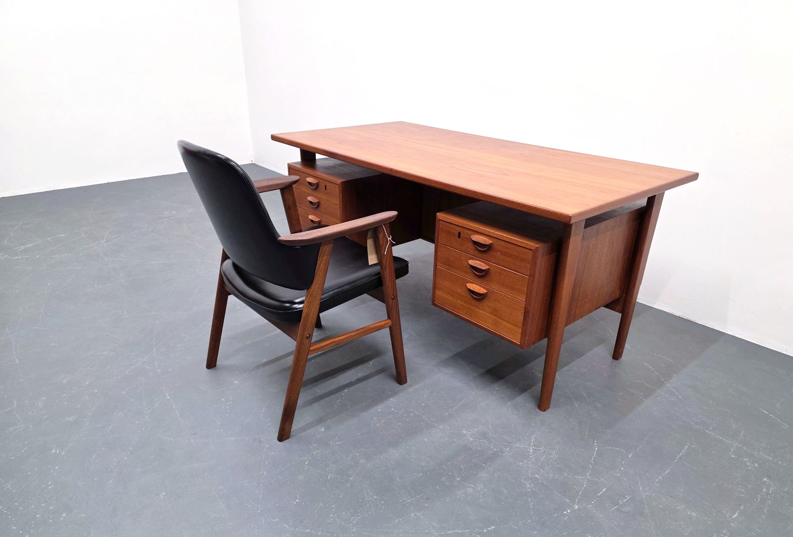 photo buy Kai Kristiansen For Feldballes Møbelfabrik — Fm60 Executive Desk, Denmark, 1960sv