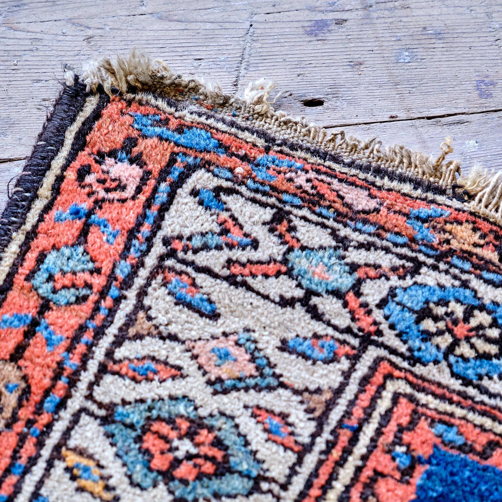 Early 20th Century Hand Knotted Rug photo vinterior