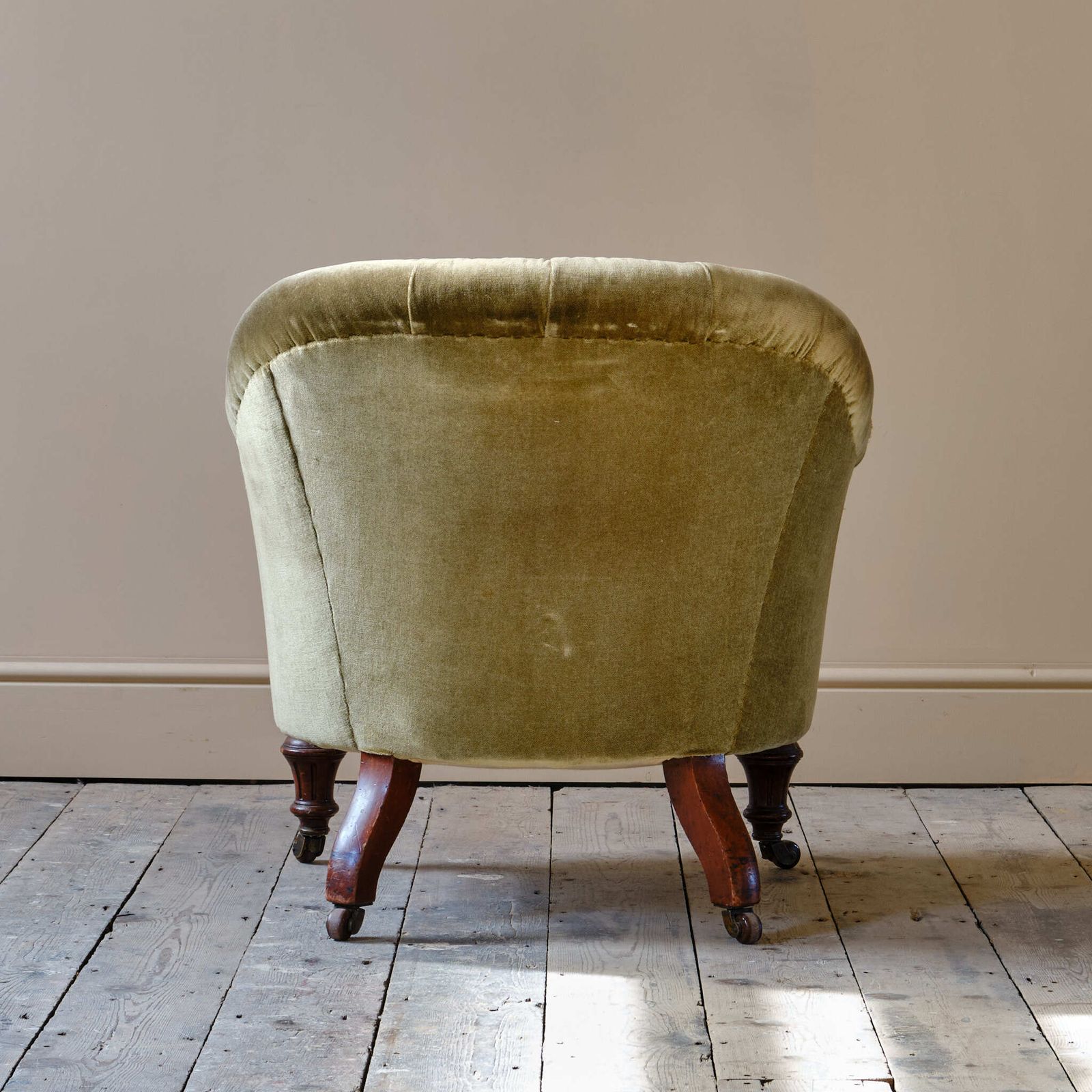 19th Century Tub Back Armchair photo 1095.0