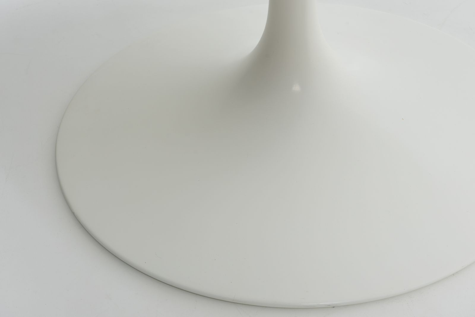 Saarinen 137 Cm Round Dining Table For Knoll International, 1970s photo Furniture
