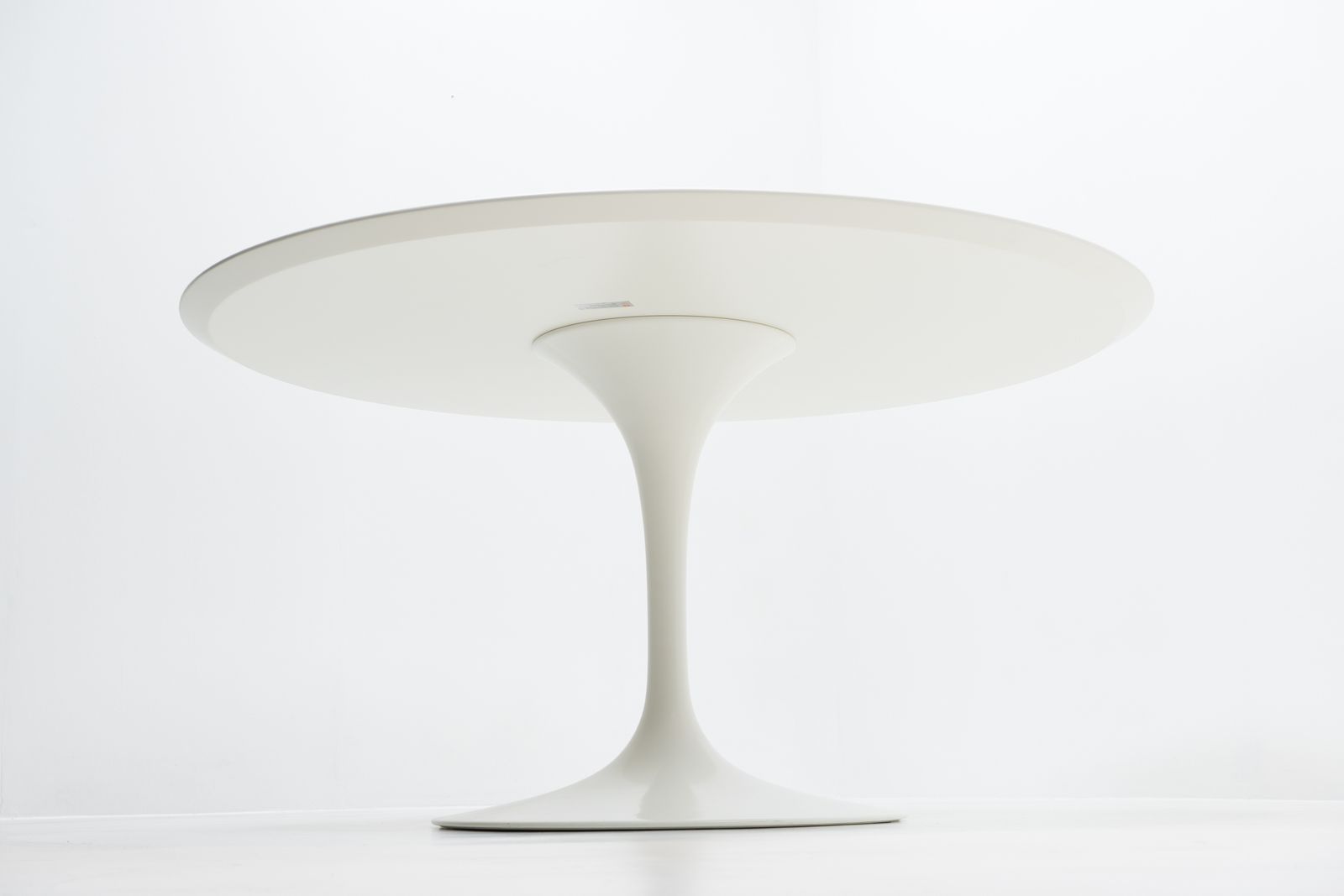 photo for sale Saarinen 137 Cm Round Dining Table For Knoll International, 1970s