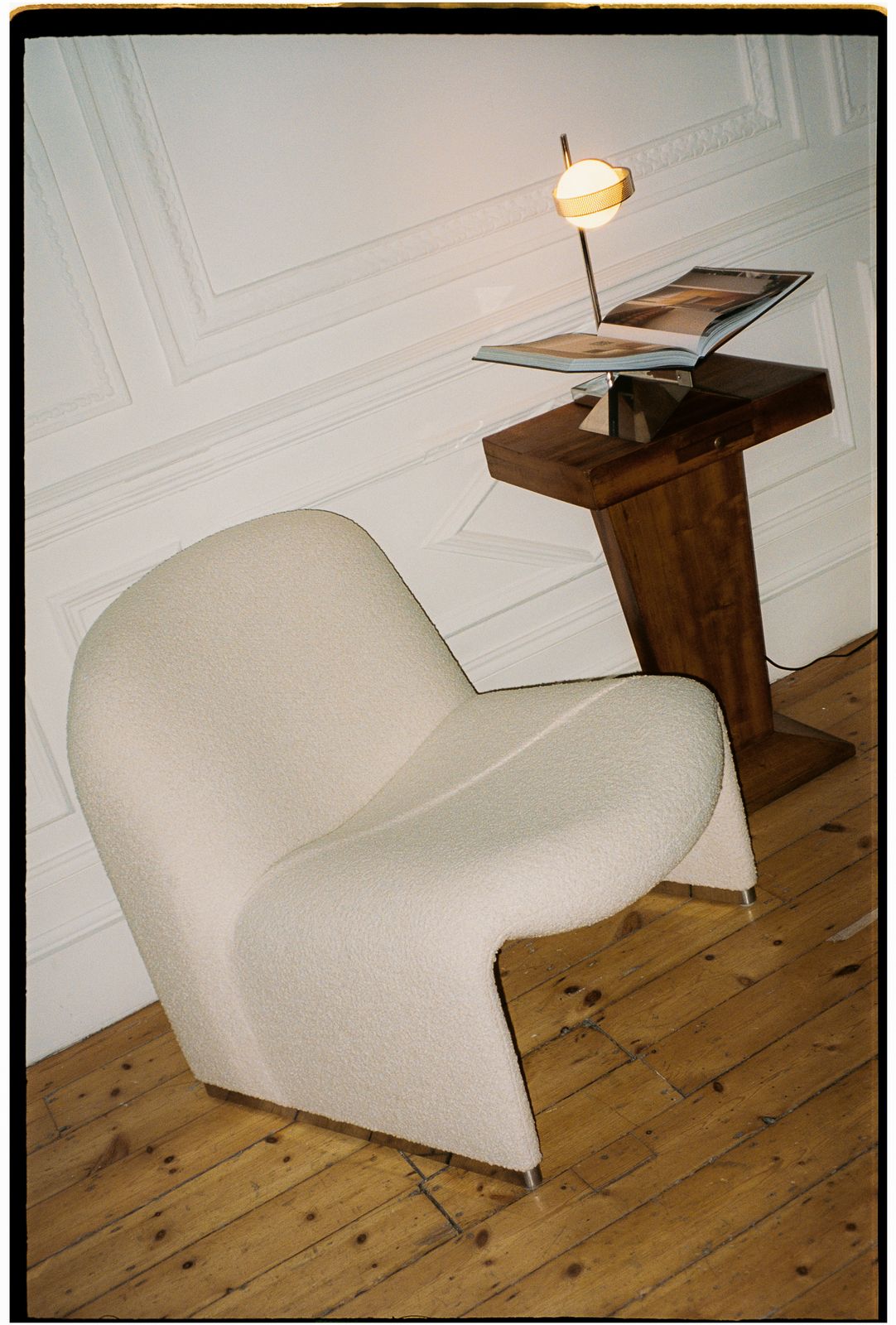 photo furniture Pair Of Alky Lounge Chairs By Giancarlo Piretti