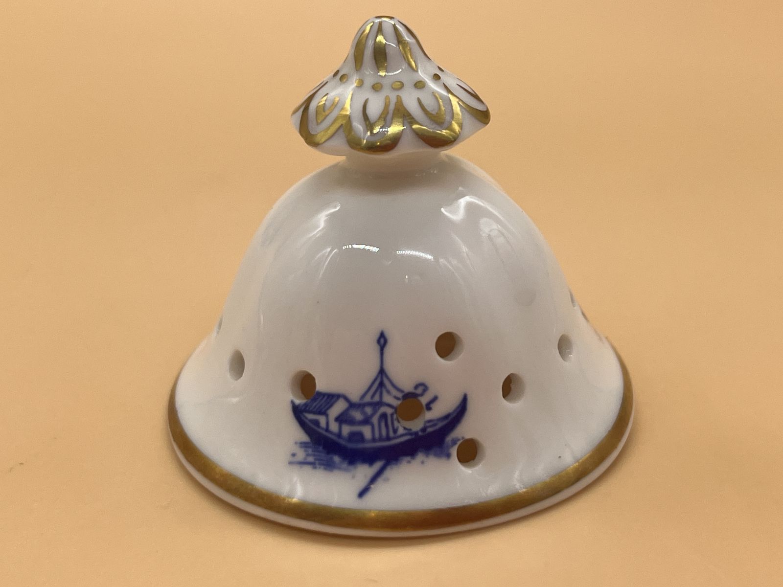 photo for sale Beautifully Delicate Coalport China Blue Willow Potpourri Jar With Lid.