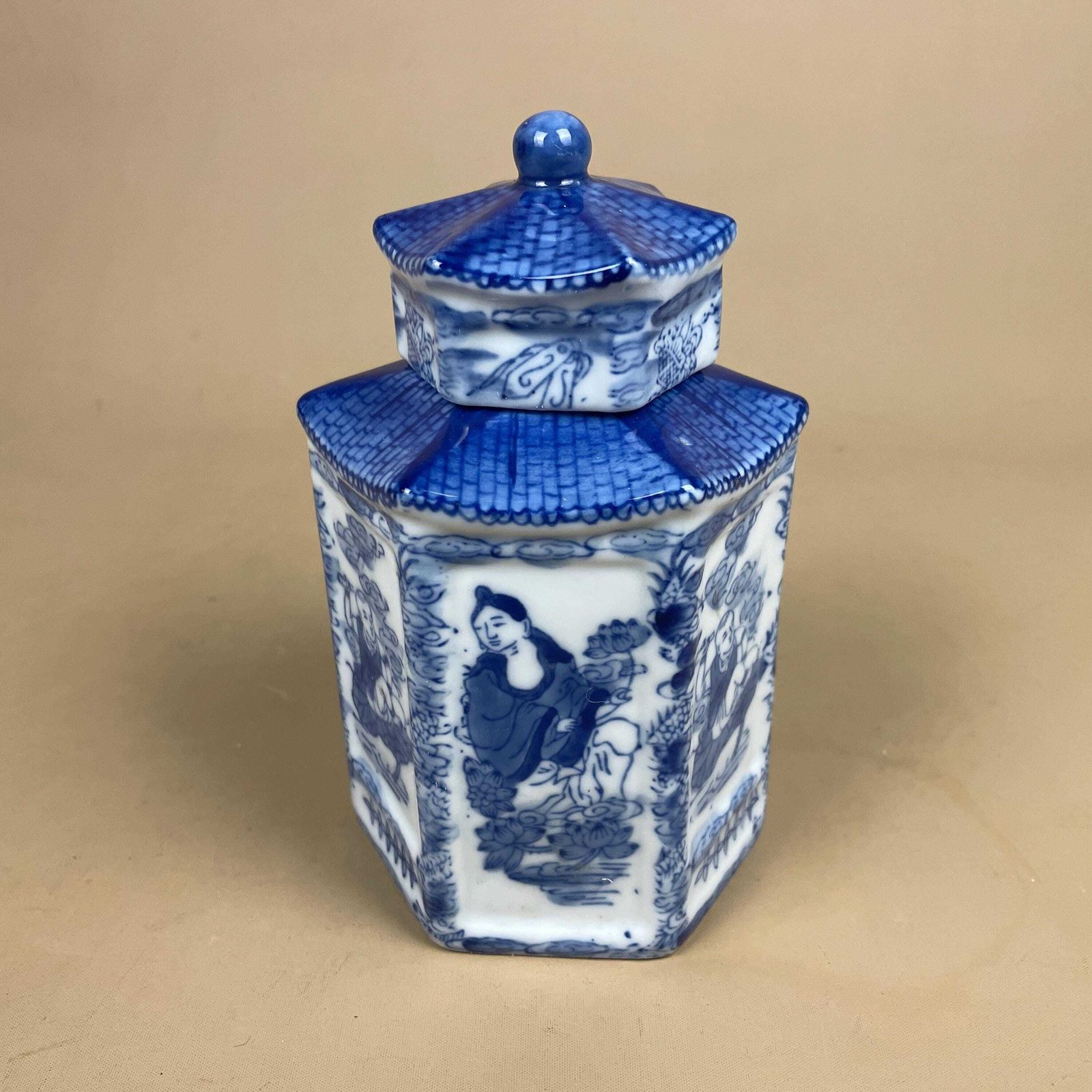 photo furniture Oriental Blue White Ceramic Ginger Jar Cylinder Chinoiserie Lidded Pot Jar Asian Style Home Chinese Antique Vintage Lid Hand Painted House