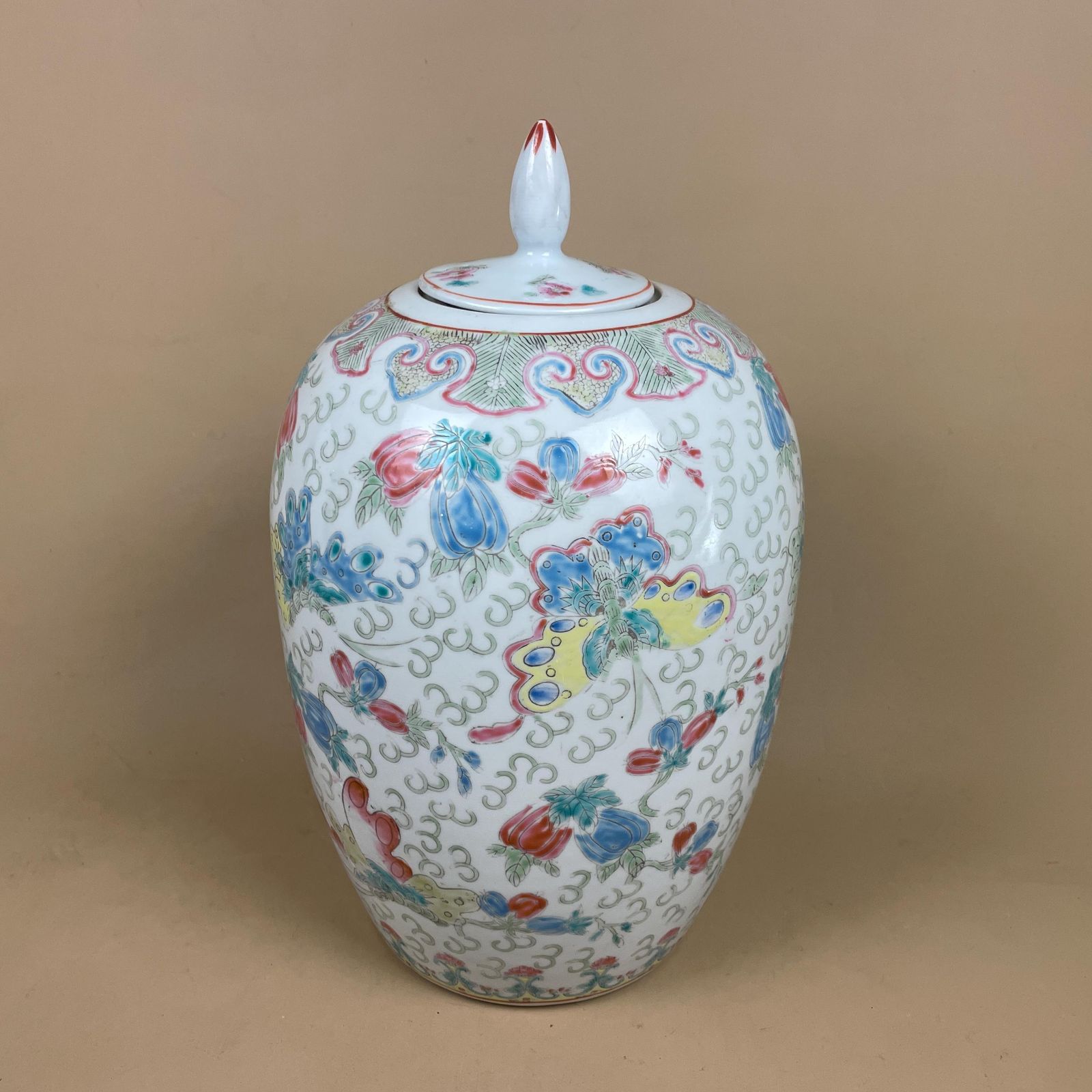 Oriental Decorative Vase Ceramic Blue White Floral Butterfly Design Pot Chinese Vintage Display Lidded Ginger Jar Lid Pattern Ornament photo 115.0