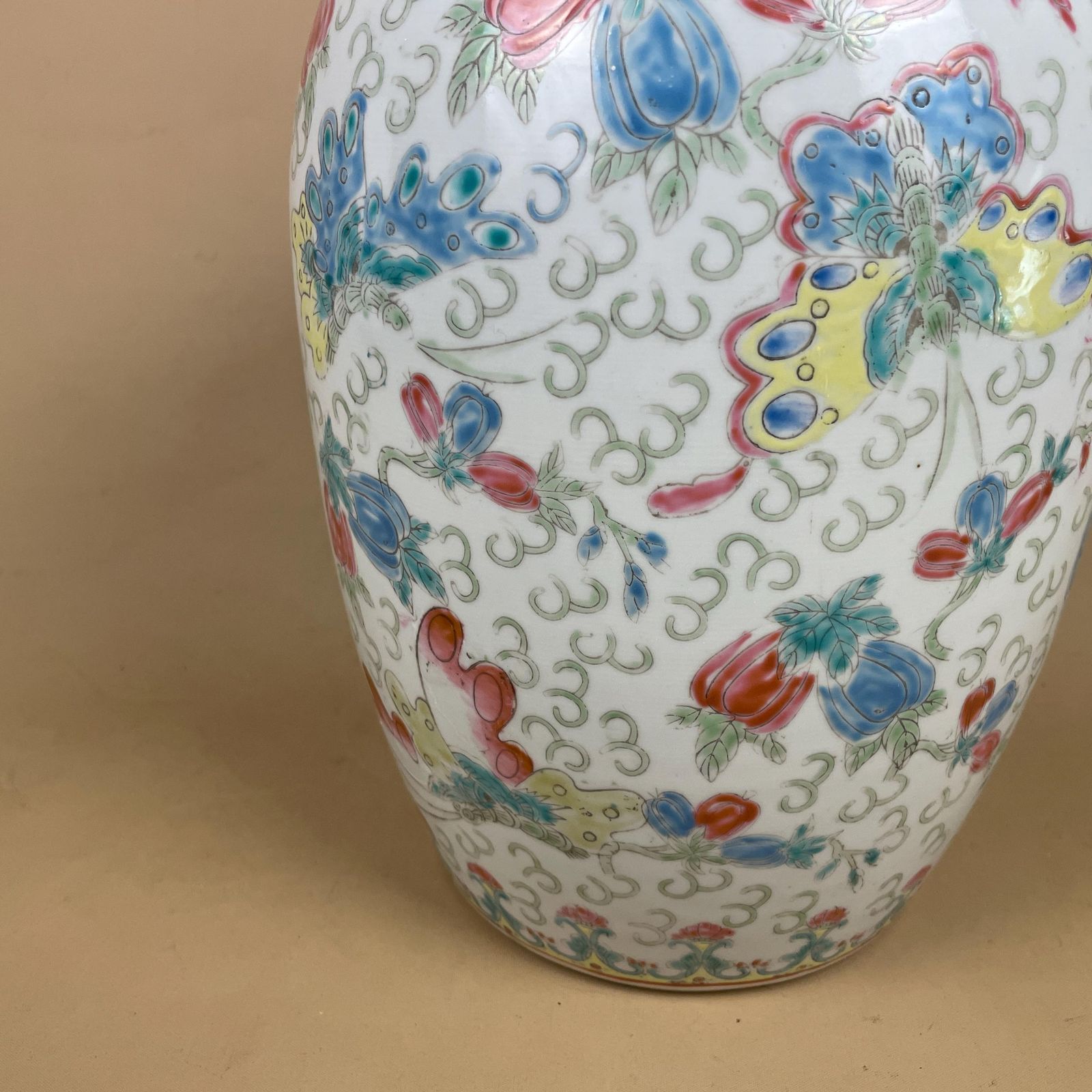 Oriental Decorative Vase Ceramic Blue White Floral Butterfly Design Pot Chinese Vintage Display Lidded Ginger Jar Lid Pattern Ornament photo buy