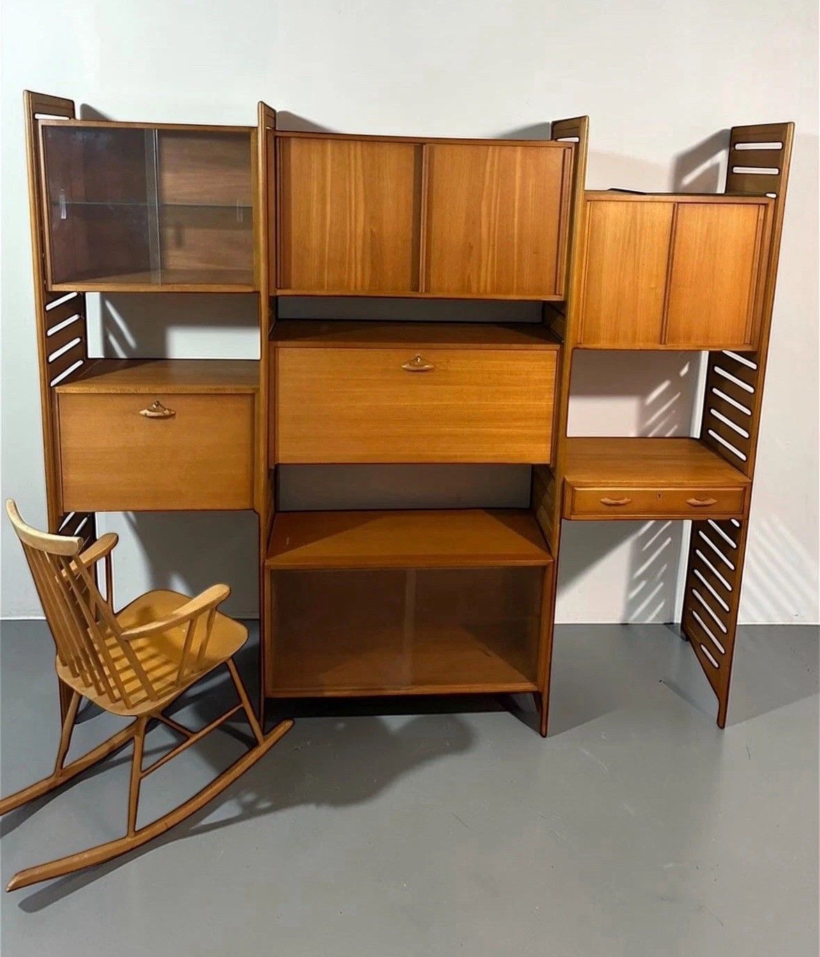 Mid Century Modern Teak Staples Ladderax C1960s Superior Quality Rare photo furniture