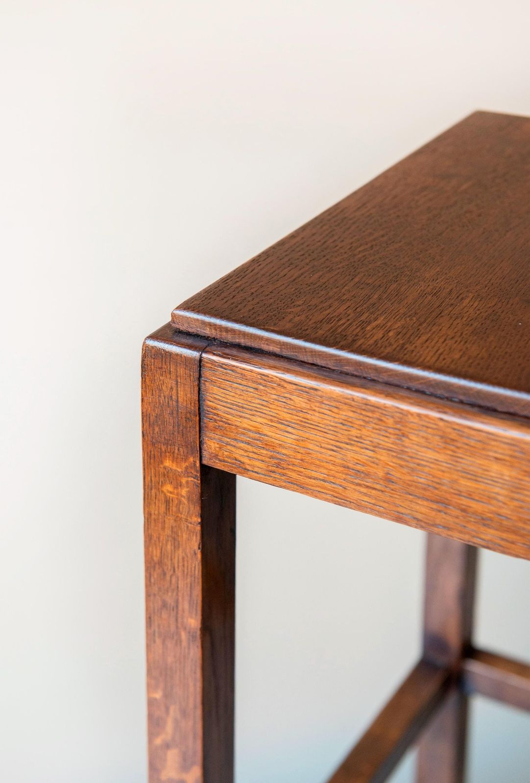 333.0 Art Deco Bijzettafel   Massief Eiken Vierkante Plantenstandaard   Nederlandse Accenttafel photo