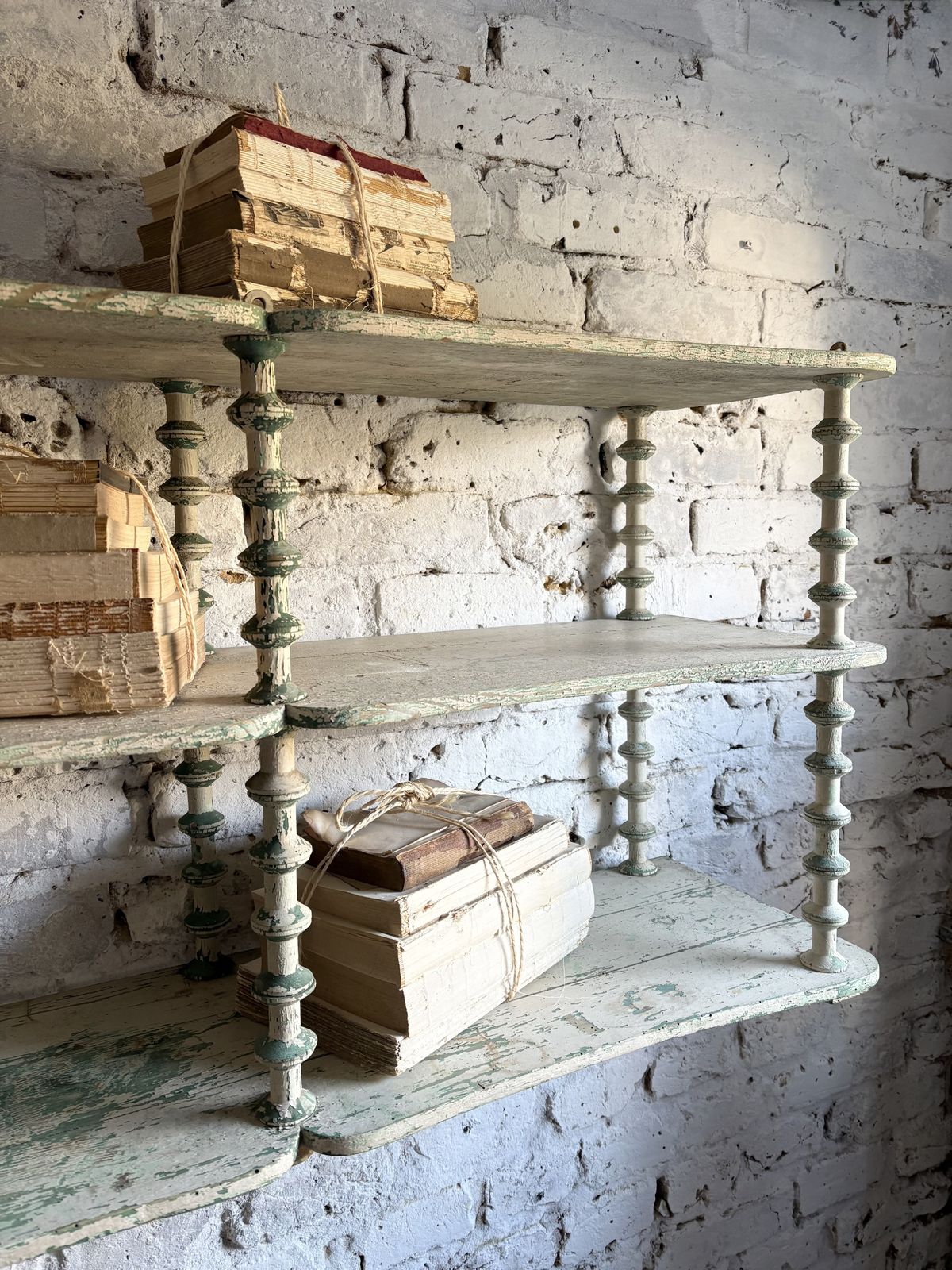 photo vinterior Large French Cotton Reel Shelves