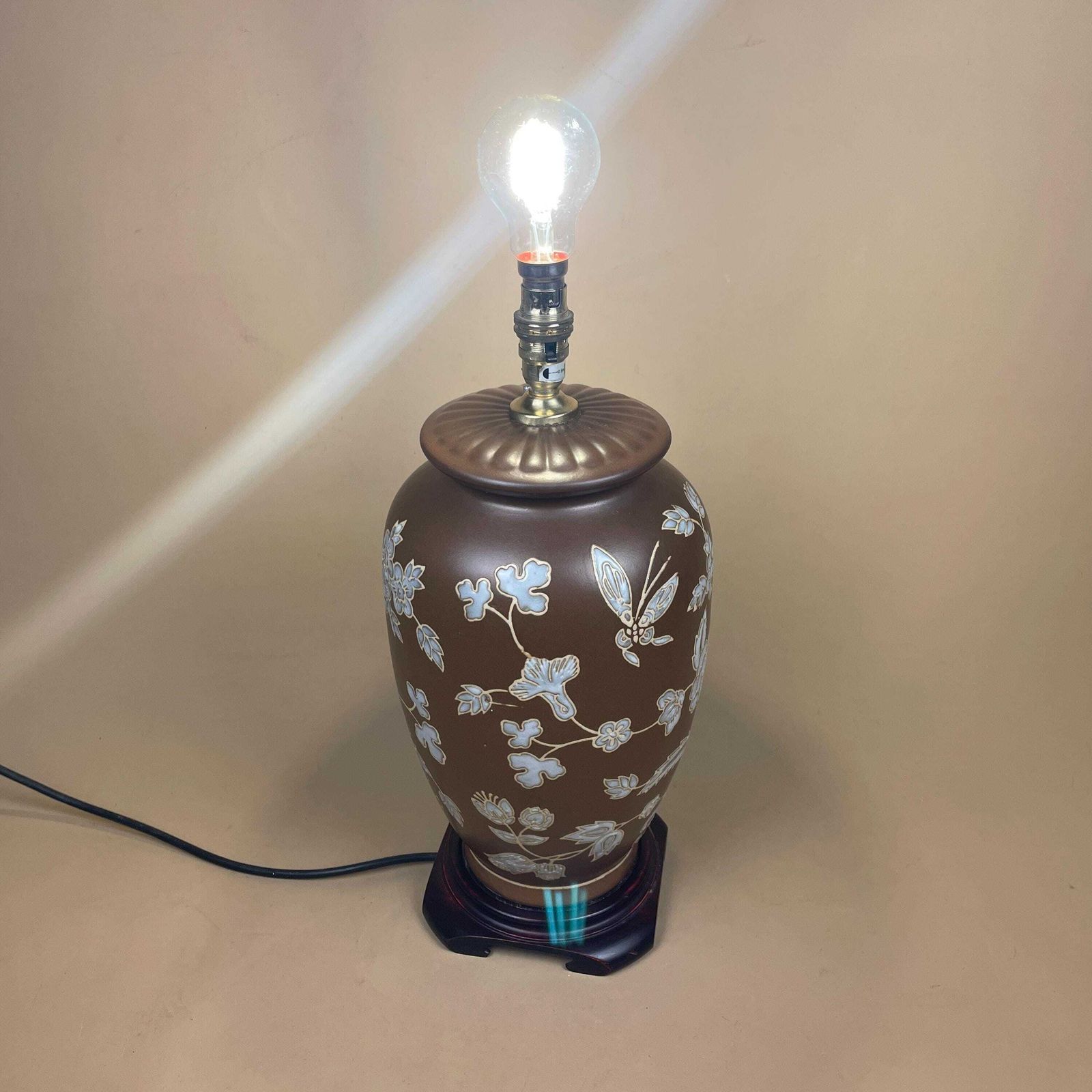 photo for sale Vintage Ceramic Lamp Light Bedside Table Hand Painted Chinese Floral Design Pattern Wood Base Oriental Vase Brown Blue Ginger Jar