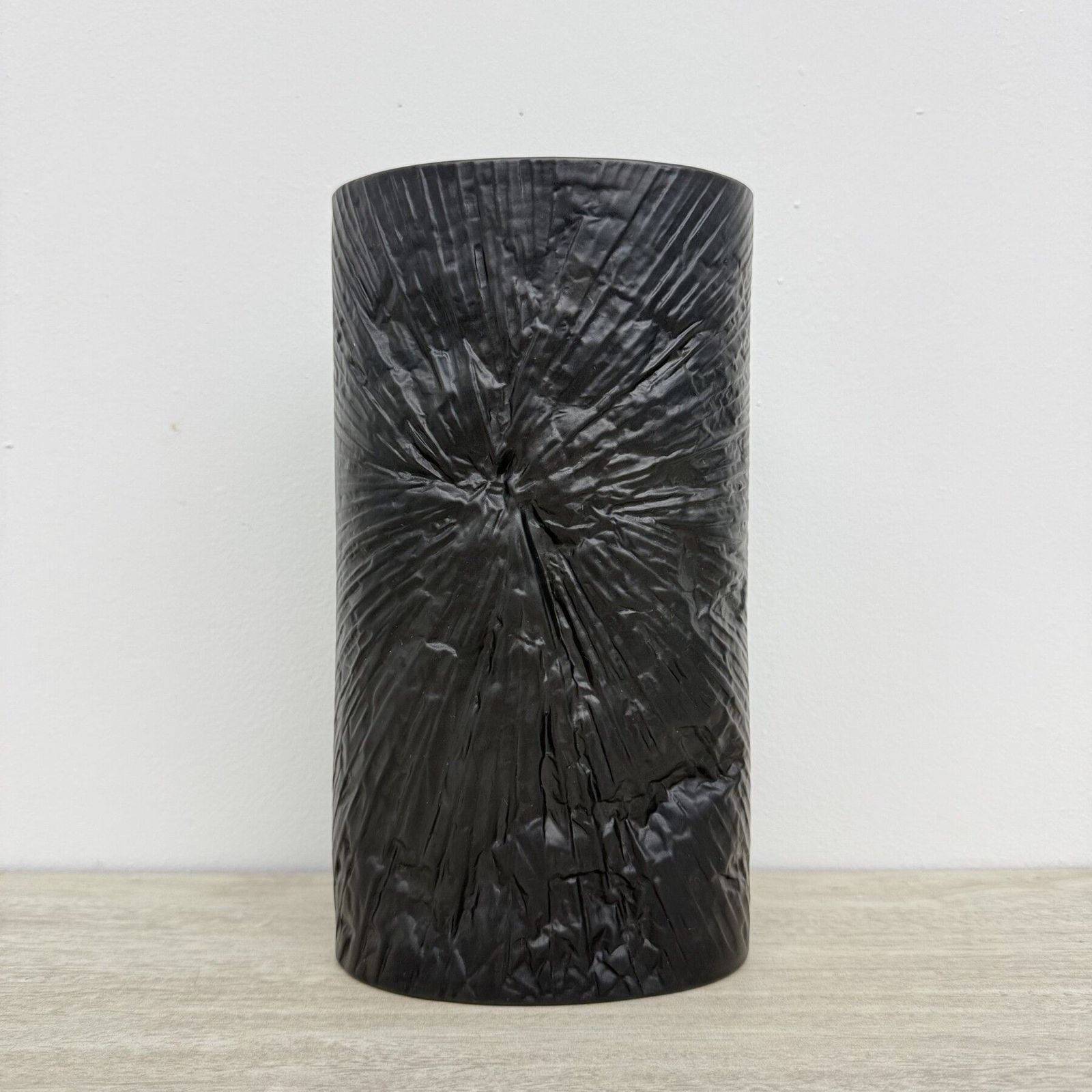 Martin Freyer Rosenthal Studio Line Bisque Porcelaine Noire Op Art Relief Vase, 1970s