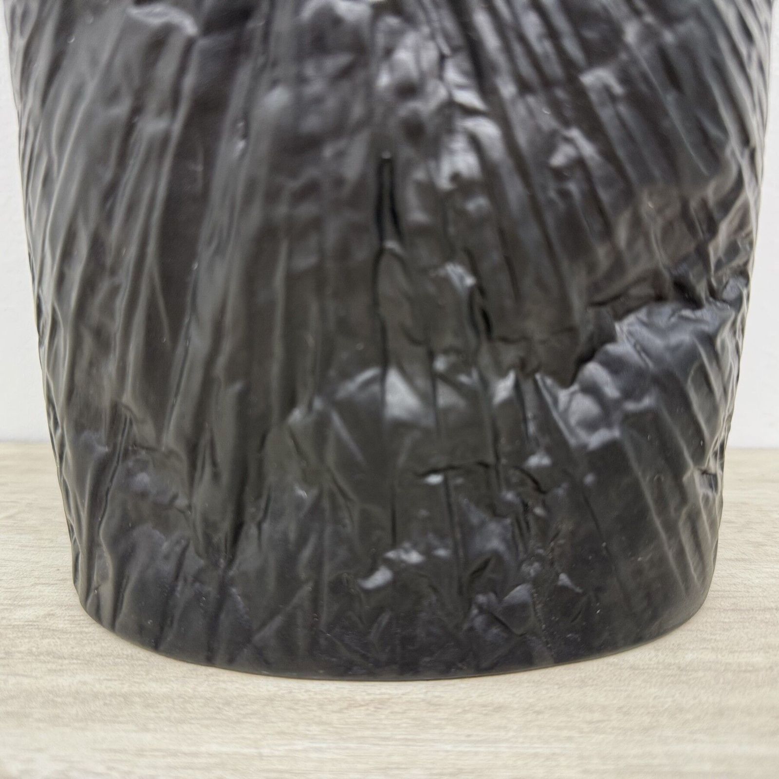 Martin Freyer Rosenthal Studio Line Bisque Porcelaine Noire Op Art Relief Vase, 1970s photo 402.0