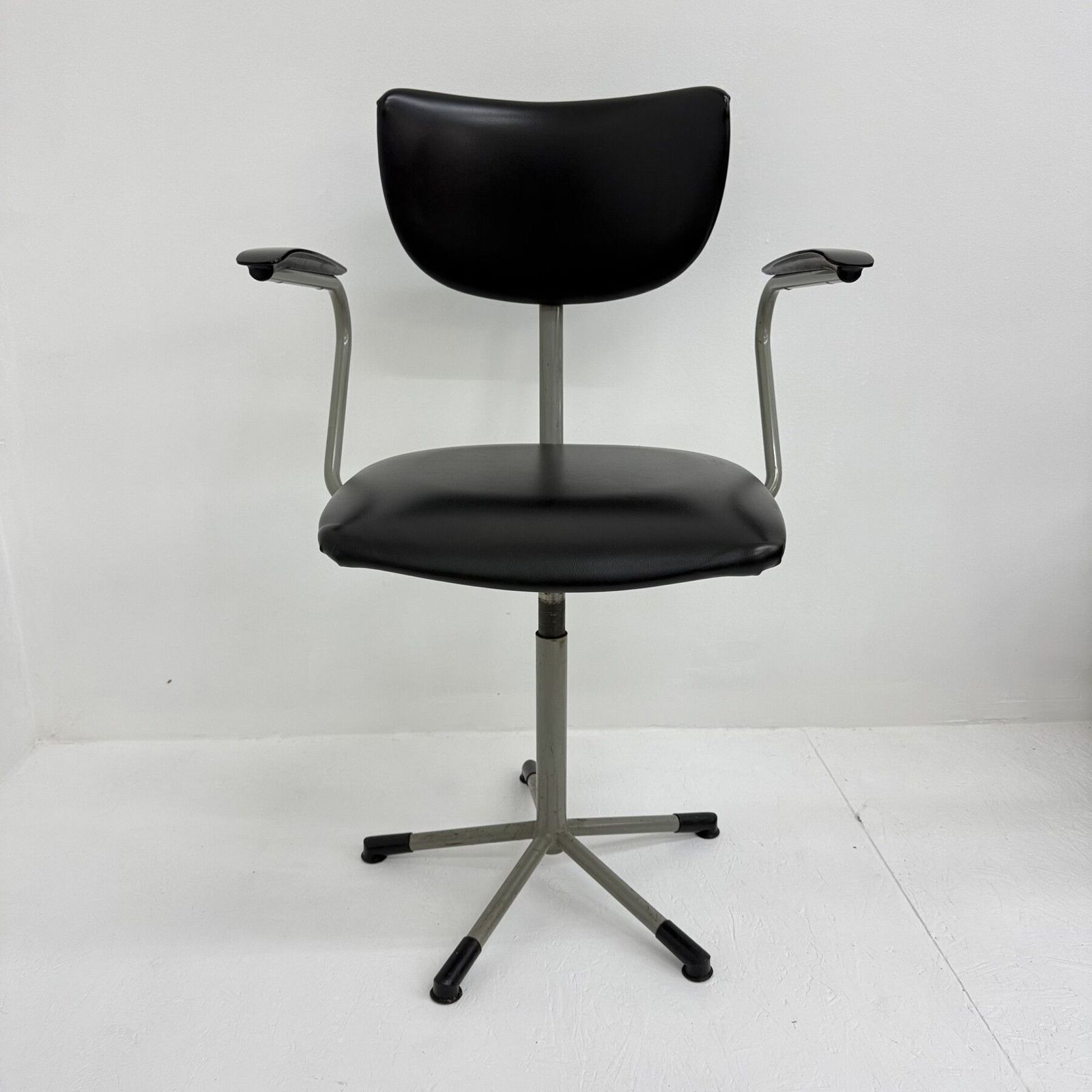 Mid  Century 3311 Desk Chair By Toon De Wit For Gebroeders De Wit , 1960s photo furniture