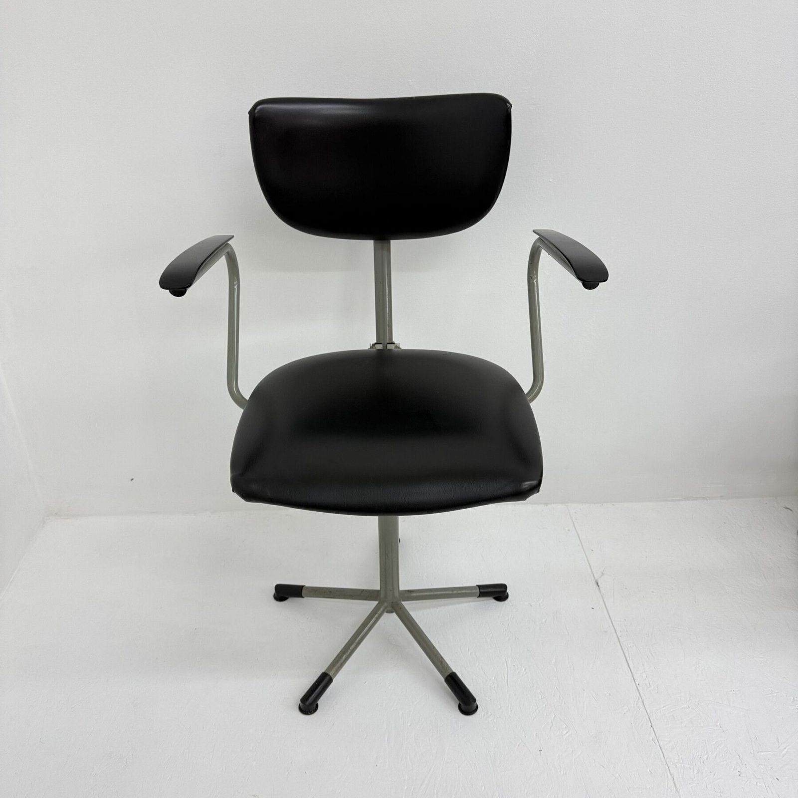 Mid Century 3311 Bureaustoel Van Toon De Wit Voor Gebroeders De Wit, Ca. Jaren 1960 photo for sale