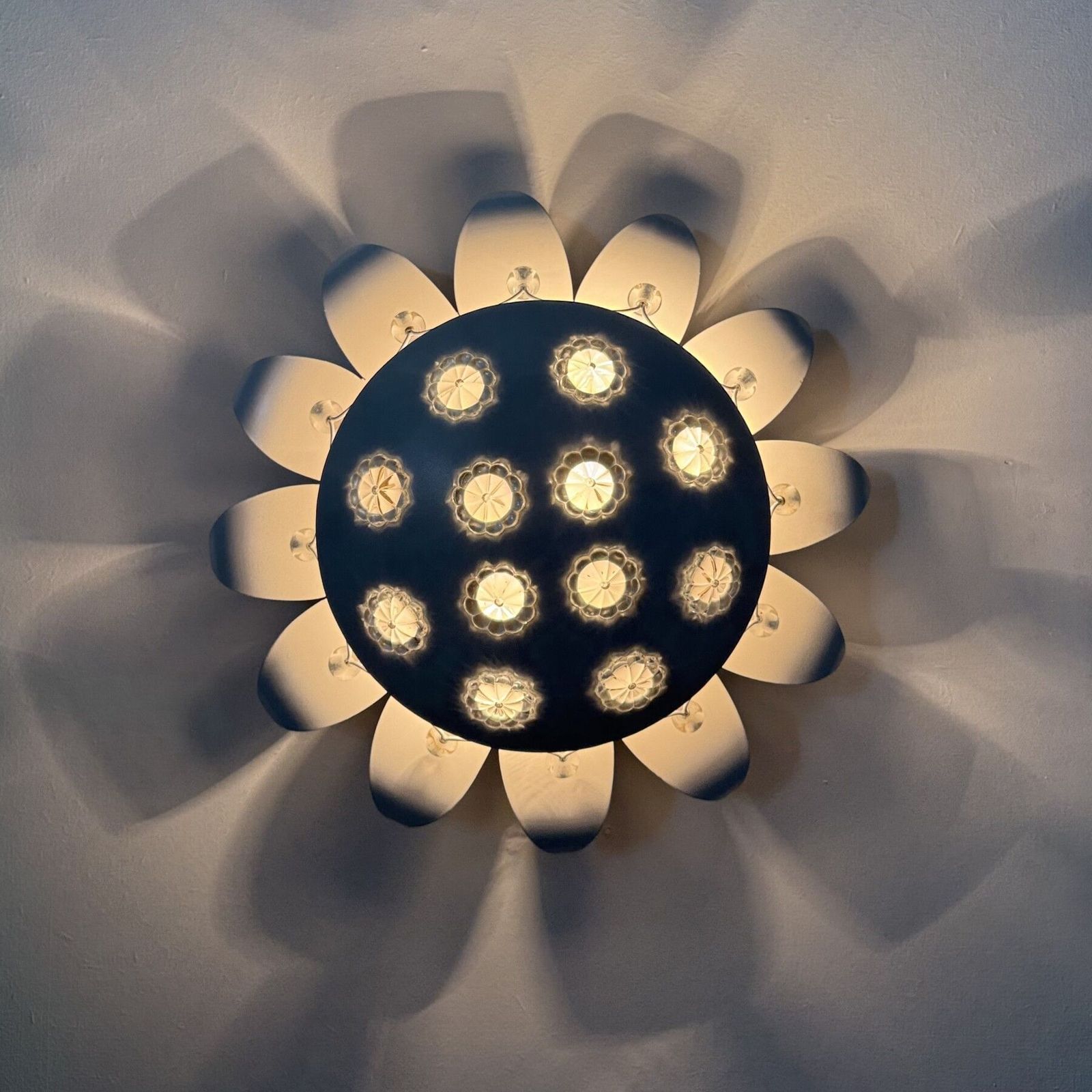 Emil Stejnar Wandlamp Met Bloemkristallen, Ca. Jaren 1950, Wenen photo furniture