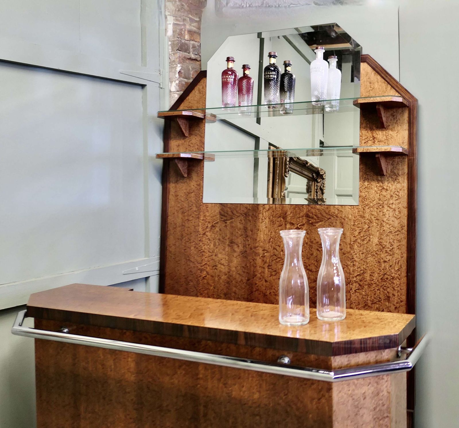 Art Deco Style Reception Dry Bar Restaurant Greeter An Impressive Front Of House Free Sta photo for sale