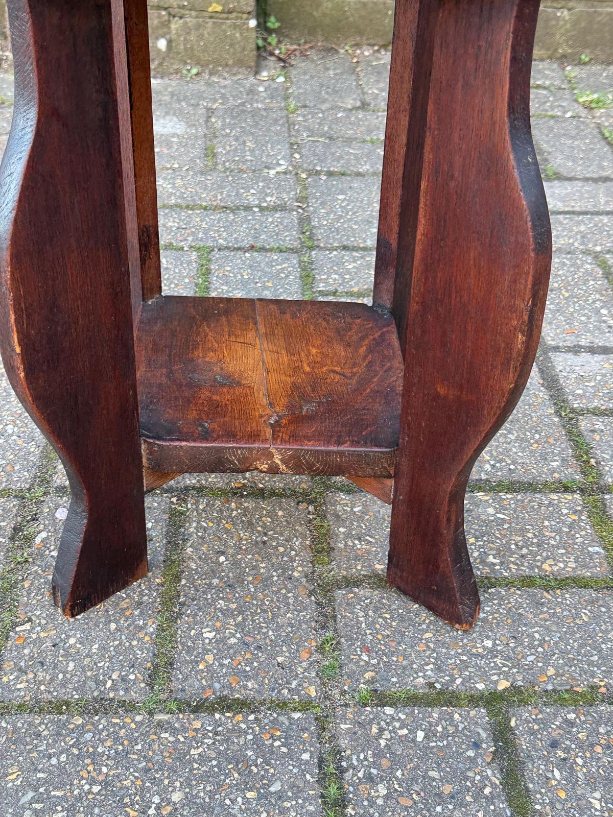 photo vintage Vintage Circa 1930s Carved Oak Occasional Table Heraldic Crest Double Eagle Gothic Style