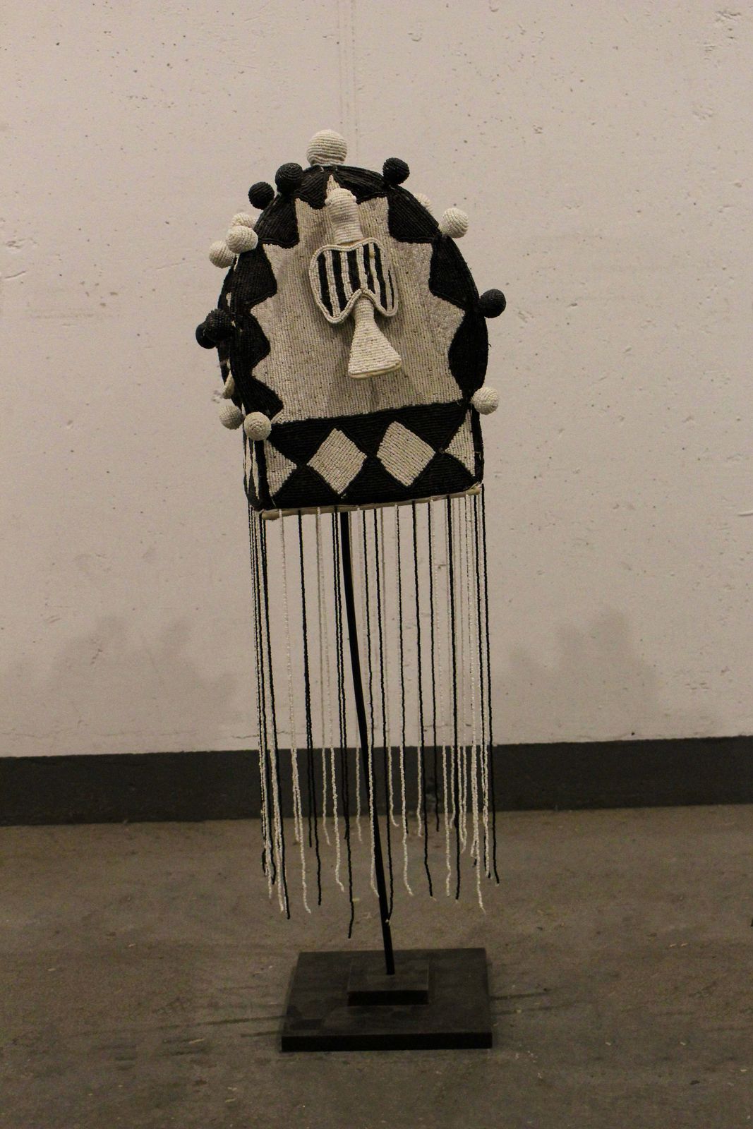 Yoruba Royal Crown Black & White   15.4 photo furniture