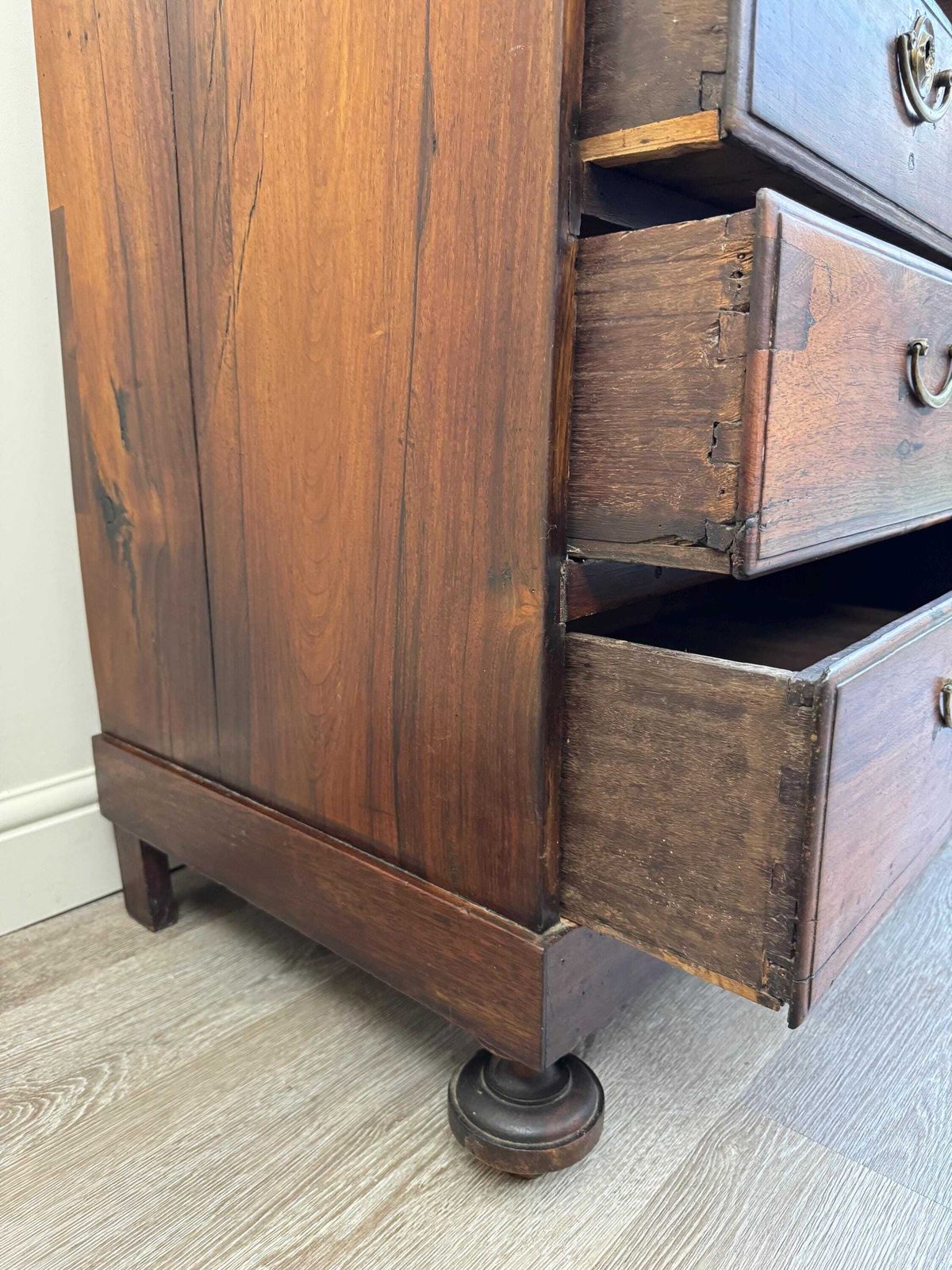 photo vintage Solid Wood Rustic Dark Wood Antique Chest Of Drawers: Large 5 Drawer Dresser With Metal Handles