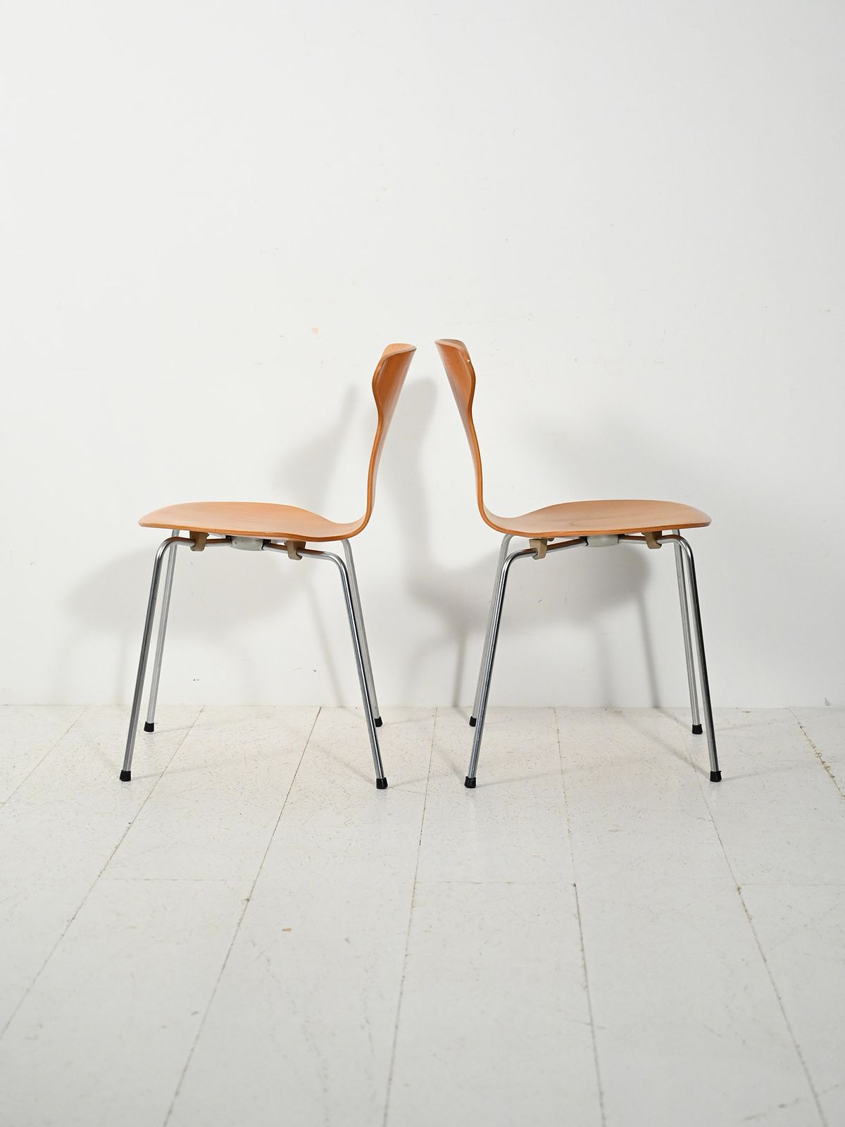 Set Of 4 “Mosquito” Chairs By Arne Jacobsen photo vinterior