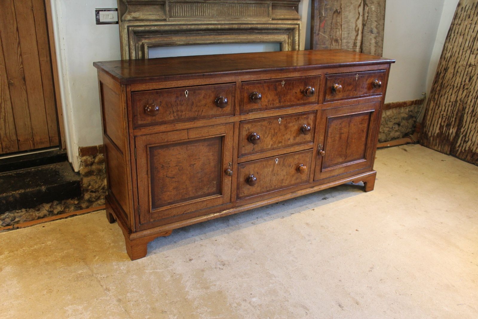 photo vintage Dresser Rare Burr Oak George III Sideboard C1790