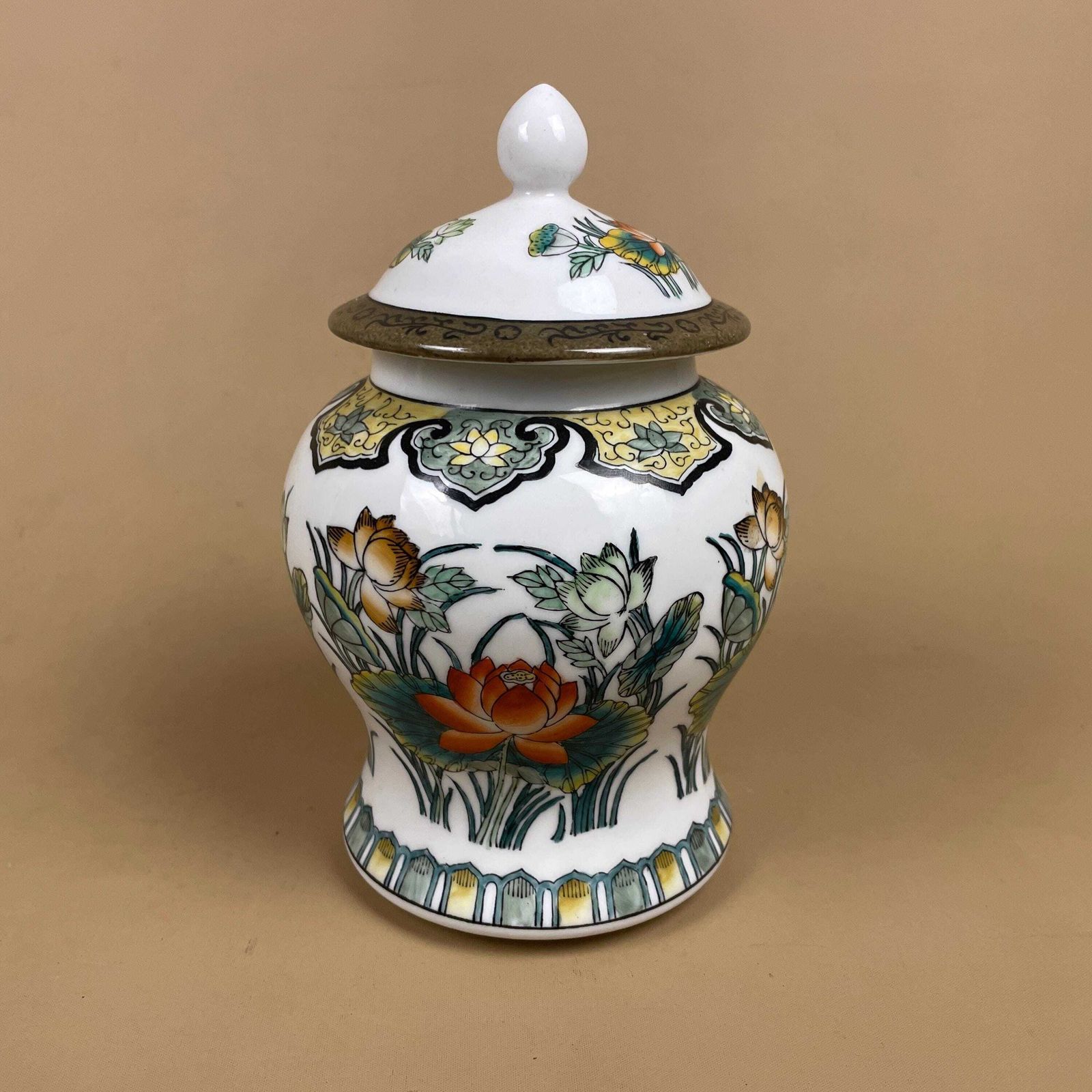 Oriental Decorative Vase Ceramic Pot Chinese Vintage Display Hand Painted Asian Old Floral Flowers Lotus Lidded Lid Antique White Ginger Jar photo 50.0