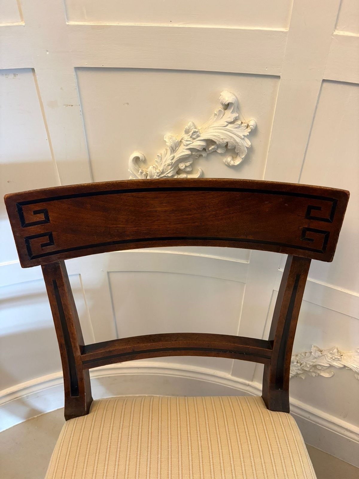 photo vinterior Antique English 19th Century Mahogany Klismos Dining Side Chairs – Pair