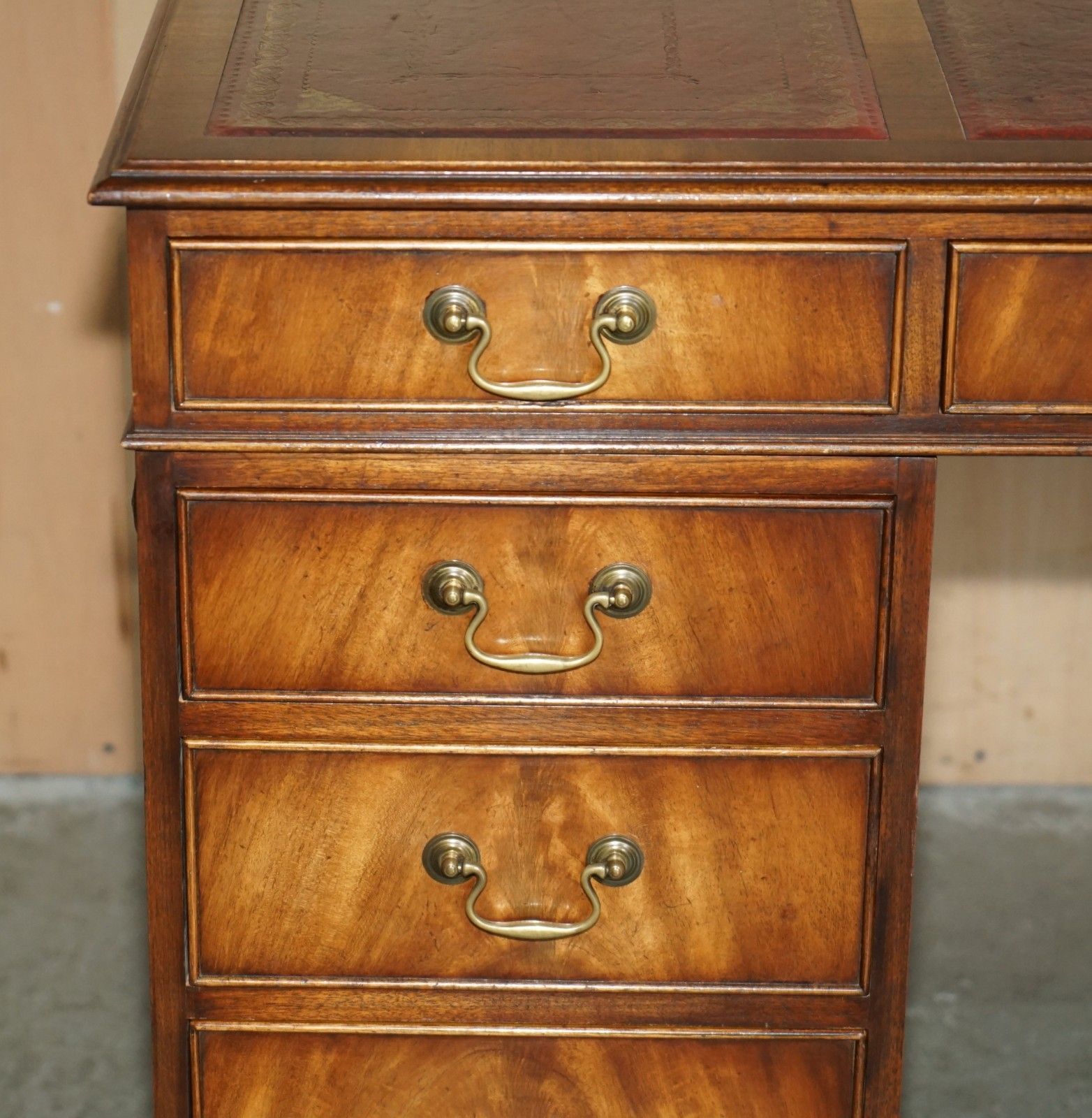 Lovely Bevan Funnell Mahogany Partner Desk Oxblood Gold Leaf Tooled Leather Top photo 1350.0