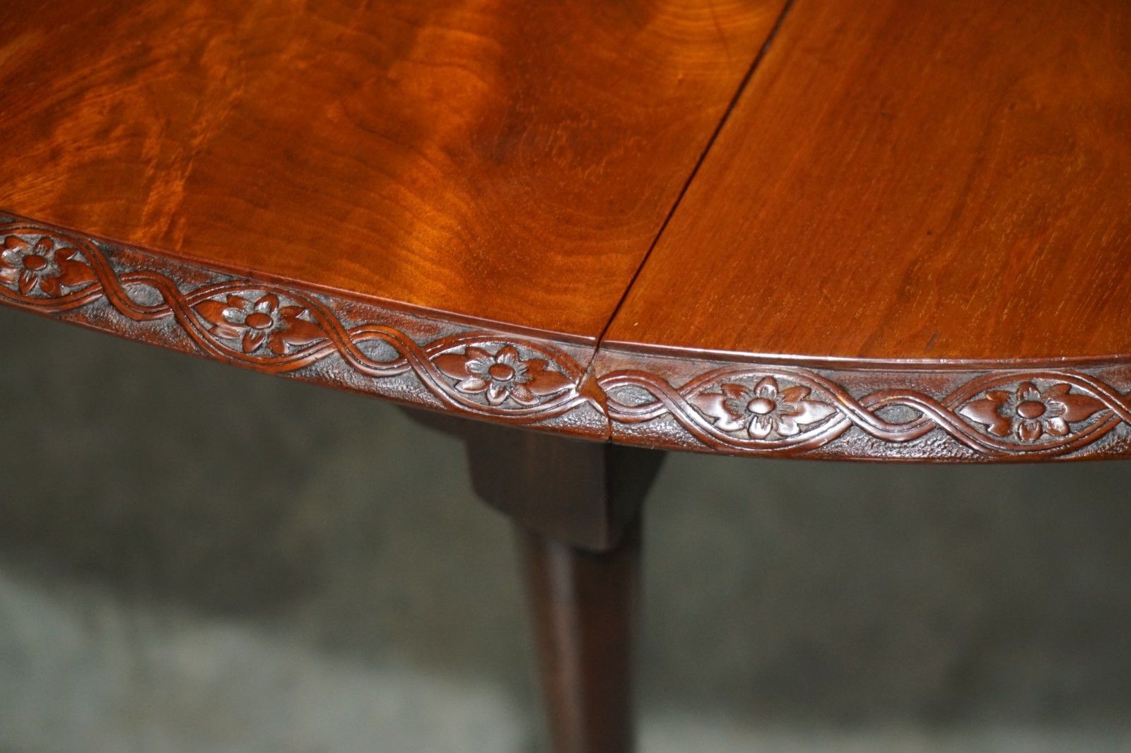 photo vintage Fine Antique Georgian Irish Claw & Ball Feet Colonial Folding Hunt Dining Table