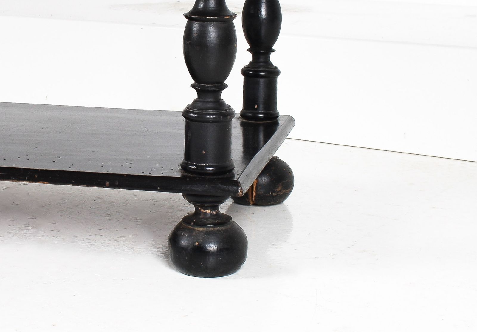 photo vinterior 19th Century Ebonised Whatnot Shelf Unit With Gallery Top