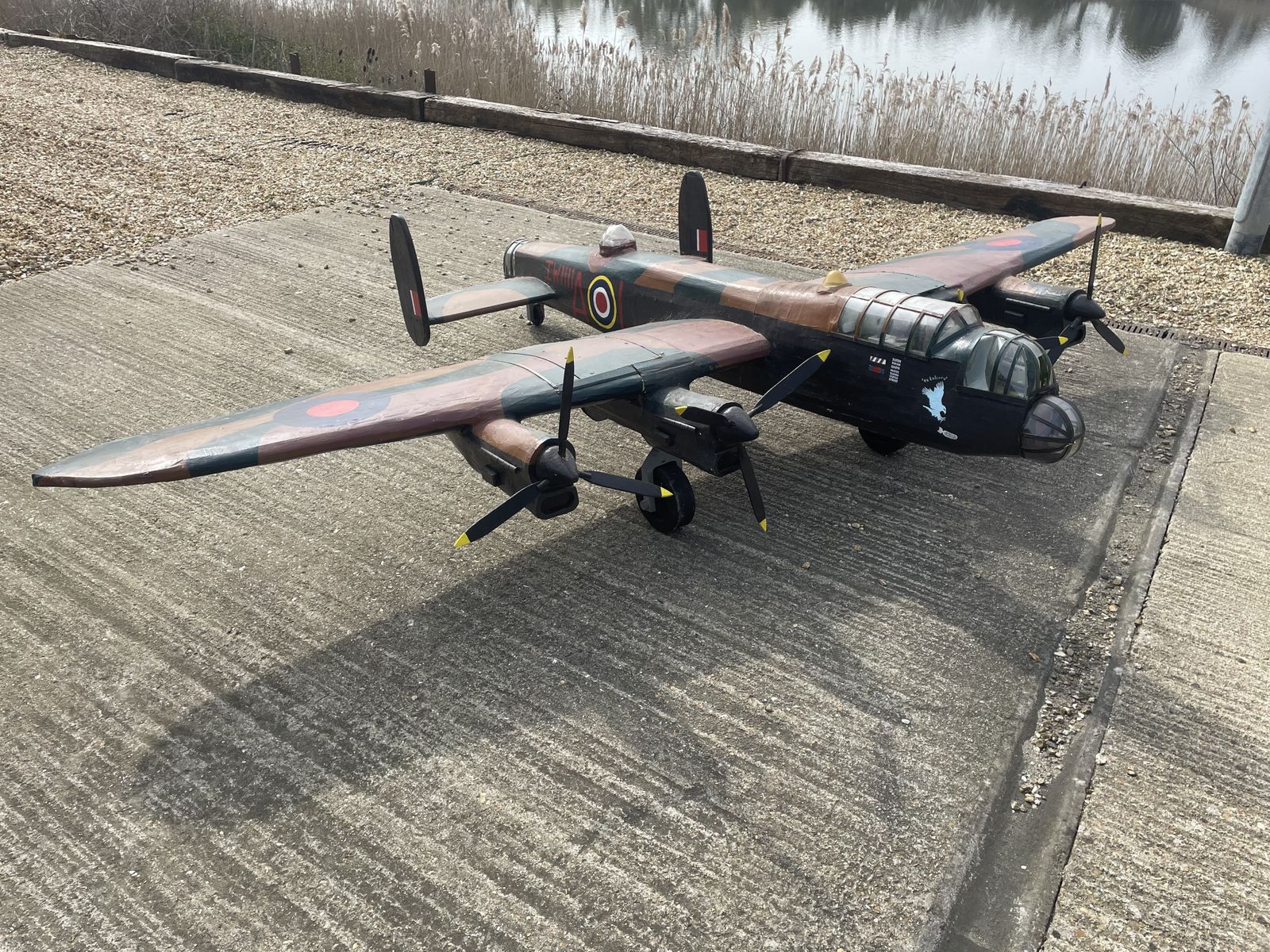 photo vinterior Enormous Naive Wooden Lancaster Model Airplane