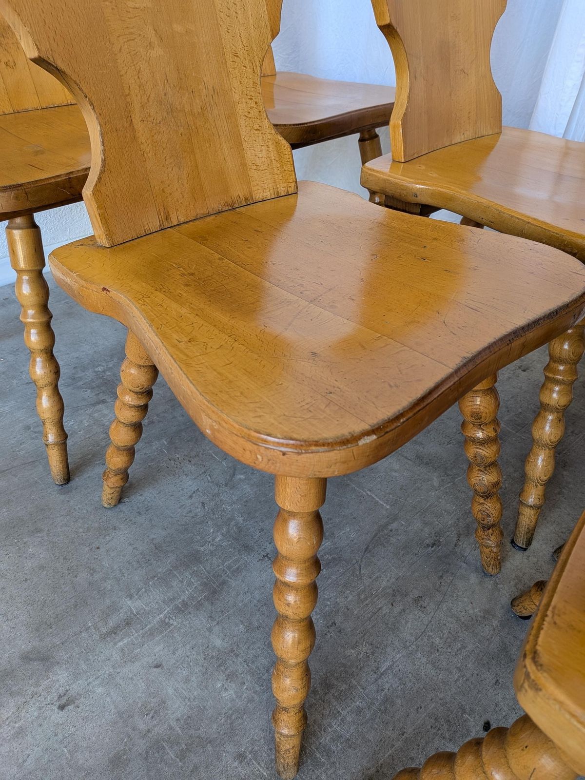 photo vinterior Vintage Tyrolean Heart Cutout Wooden Dining Chair, Rustic Farmhouse Style (8 In Stock)