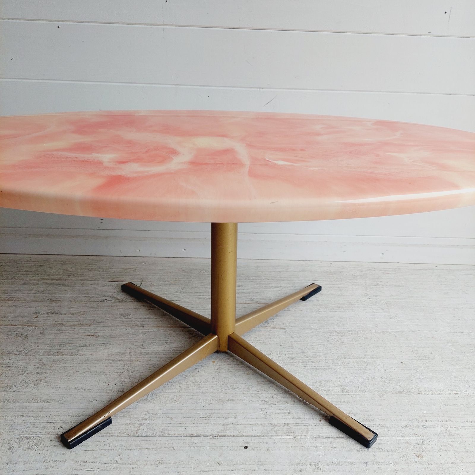 Mid Century Pink Oval Coffee Table Onyx Resin And Gilt Metal X Base, Italy 1970s photo Furniture